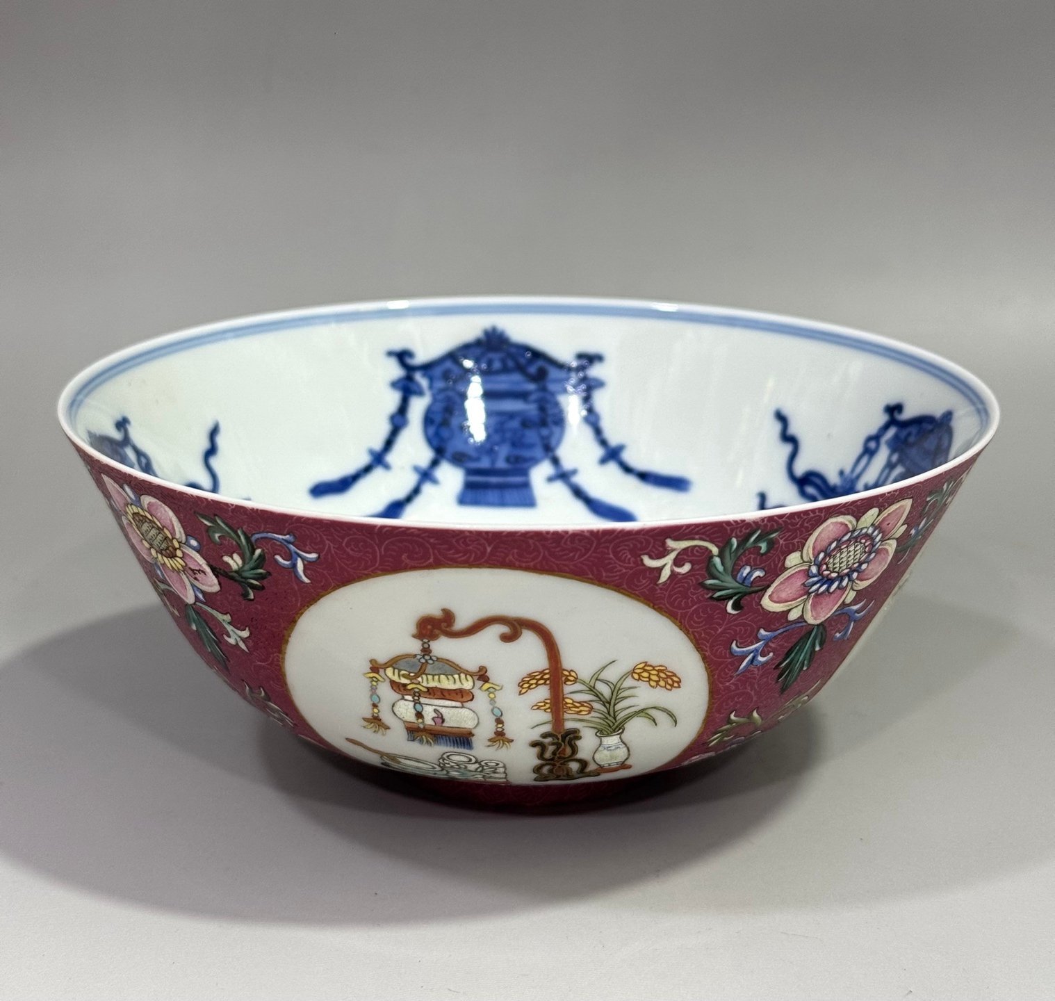 Oing Dynasty Yongzheng Carmine red rolled windowed famille rose bowl