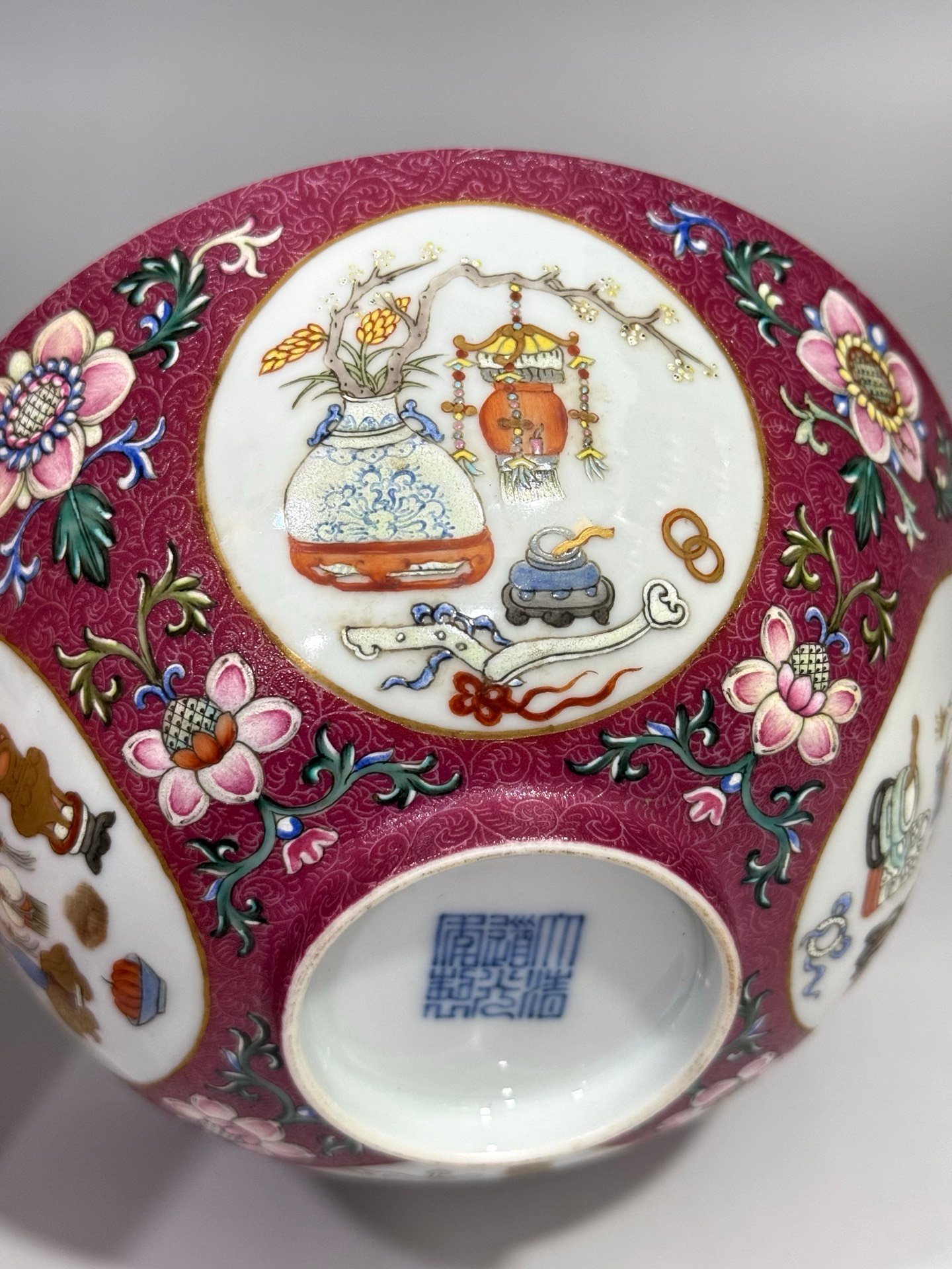 Oing Dynasty Yongzheng Carmine red rolled windowed famille rose bowl