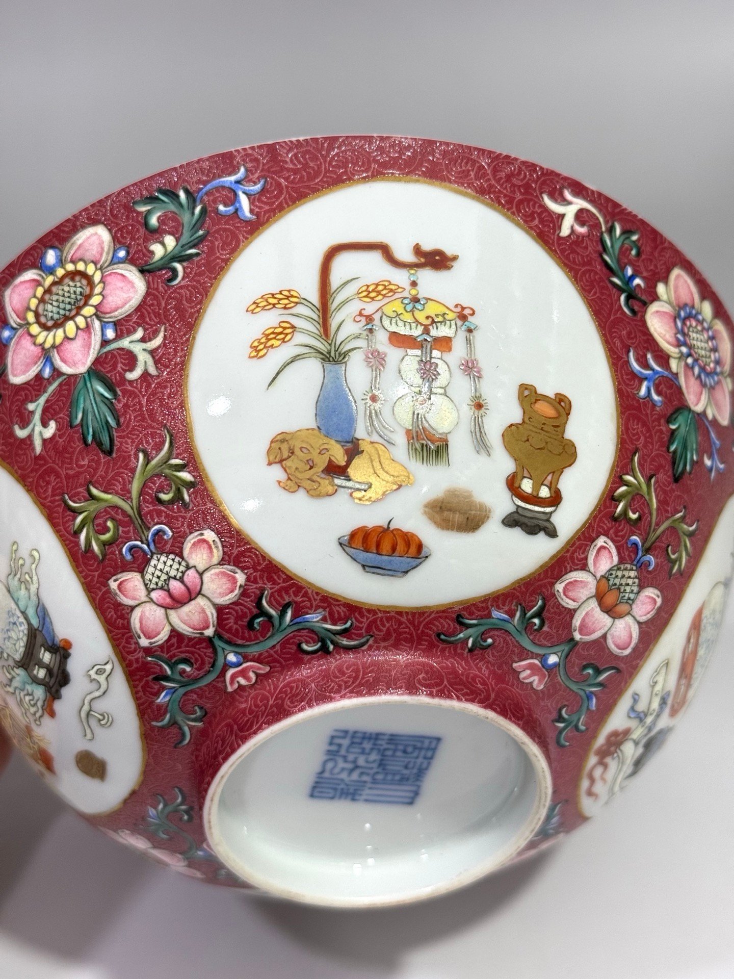 Oing Dynasty Yongzheng Carmine red rolled windowed famille rose bowl