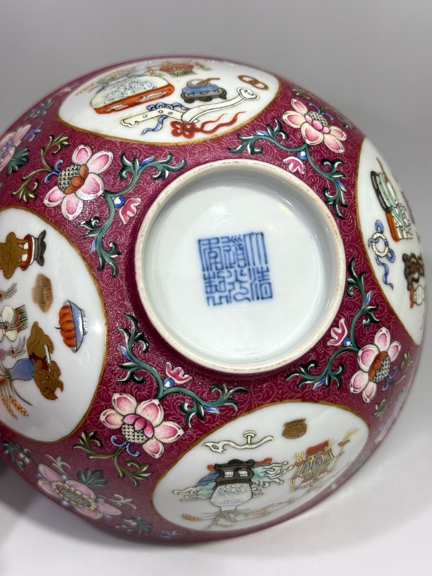 Oing Dynasty Yongzheng Carmine red rolled windowed famille rose bowl