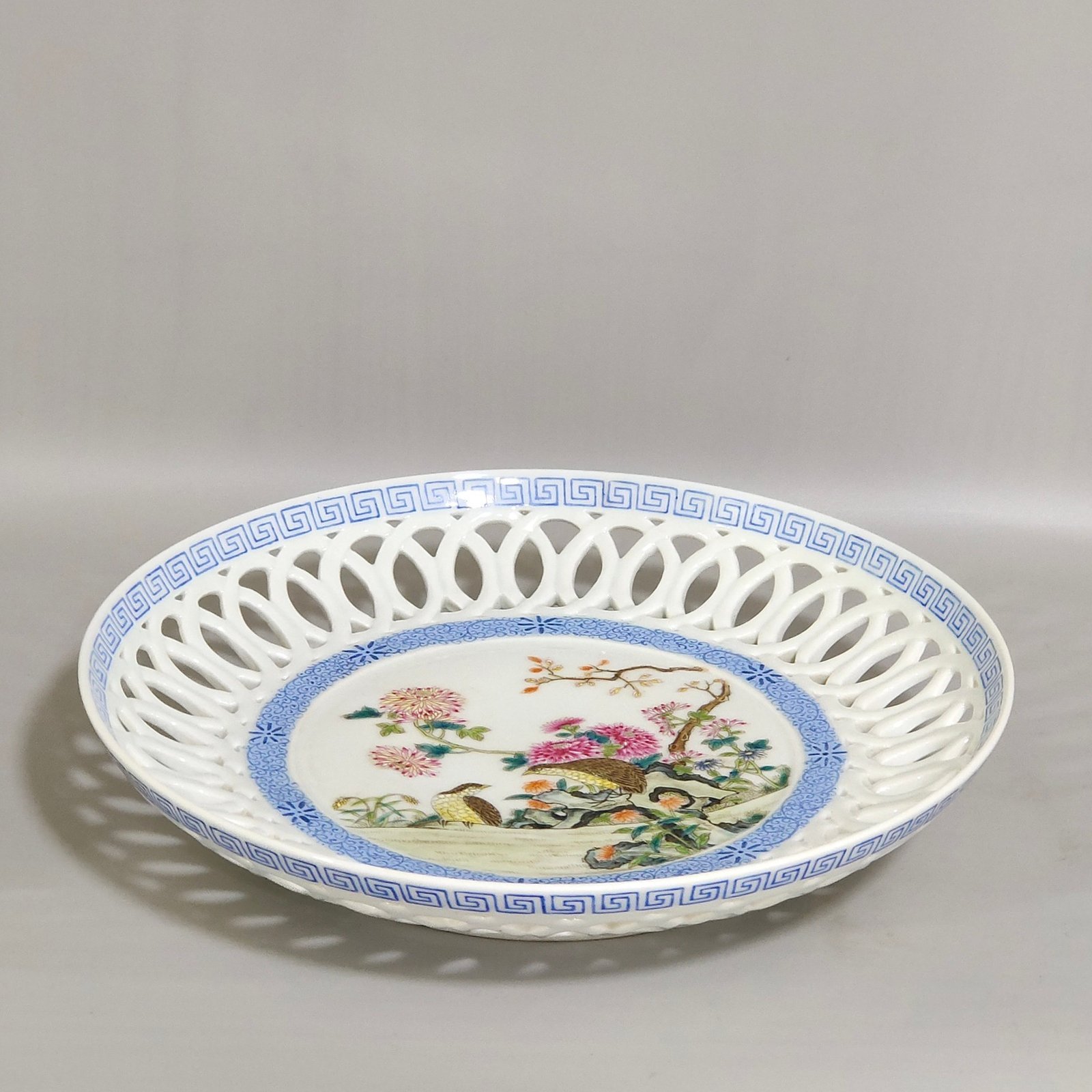 Oing Dynasty Yongzheng hollowed-out living and working tray