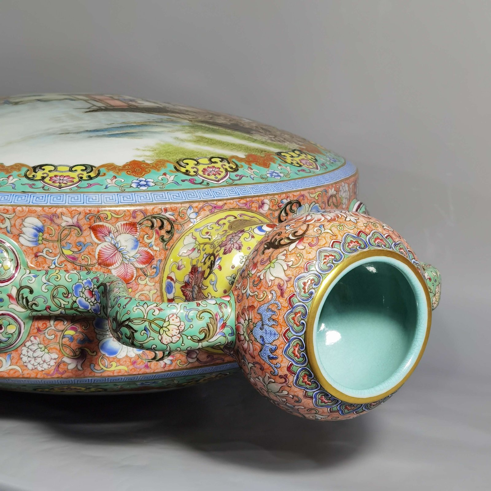 Qing Dynasty Qianlong lotus pattern Ruyi ear garlic holding moon vase