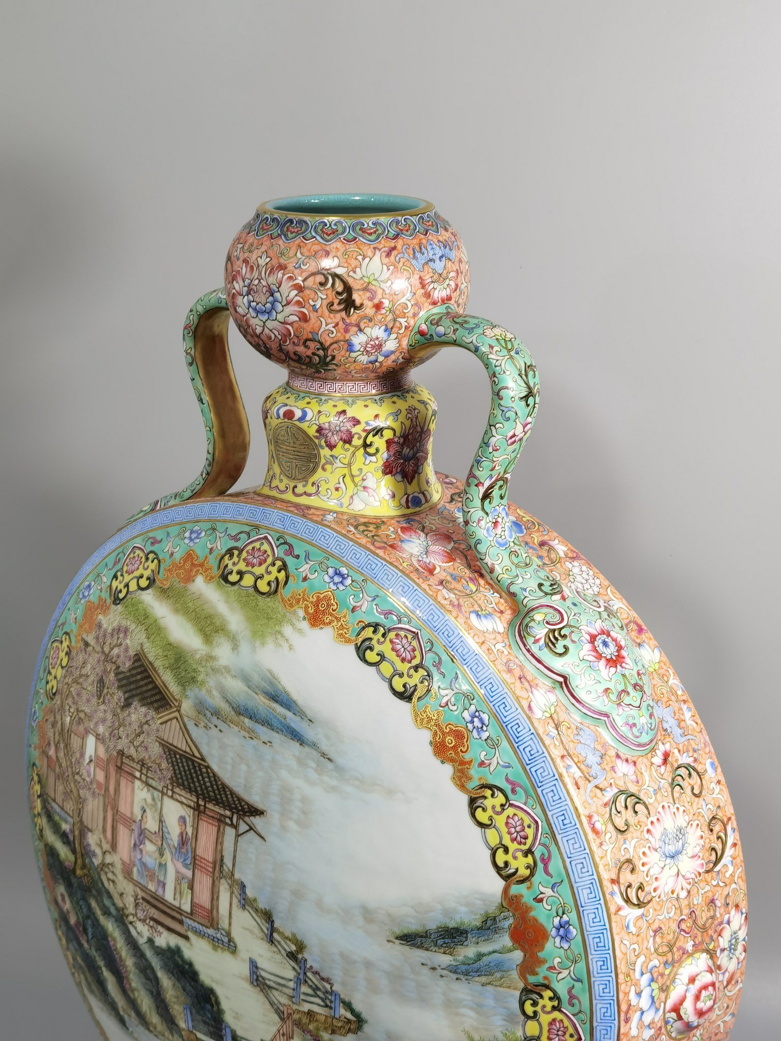 Qing Dynasty Qianlong lotus pattern Ruyi ear garlic holding moon vase