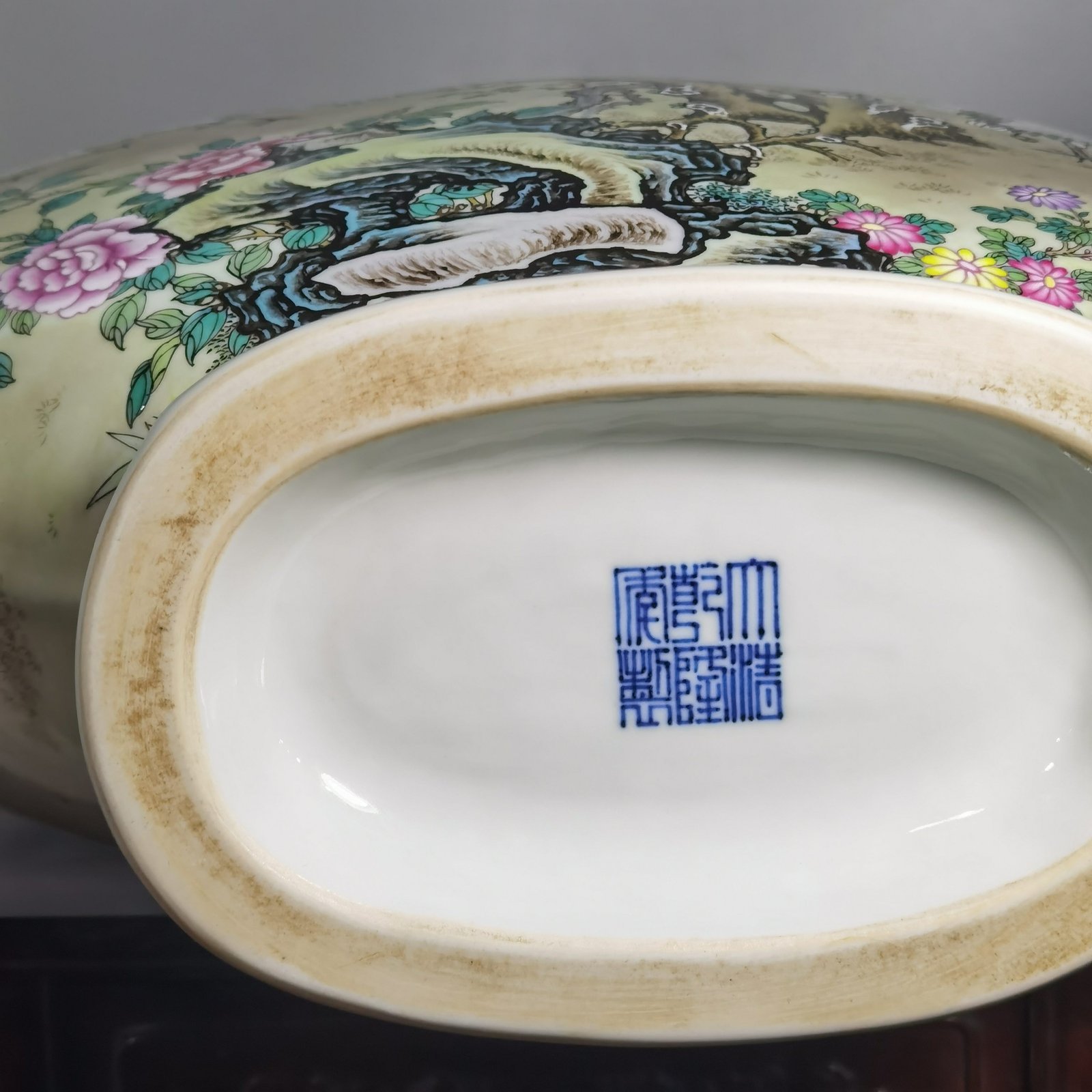 Qing Dynasty Qianlong pastel pine and crane longevity flat two-eared vase
