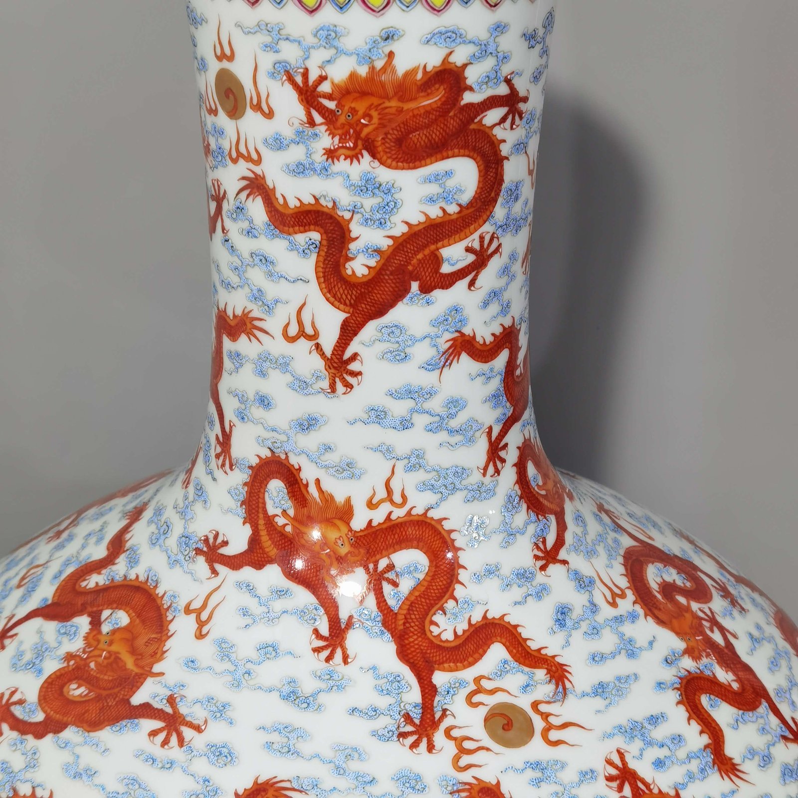 Qing Dynasty Qianlong pastel sea alum red dragon pattern celestial sphere