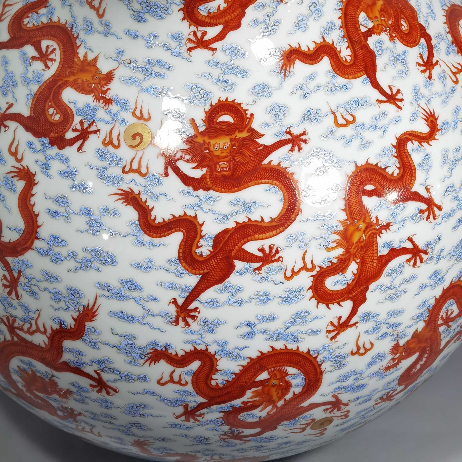 Qing Dynasty Qianlong pastel sea alum red dragon pattern celestial sphere