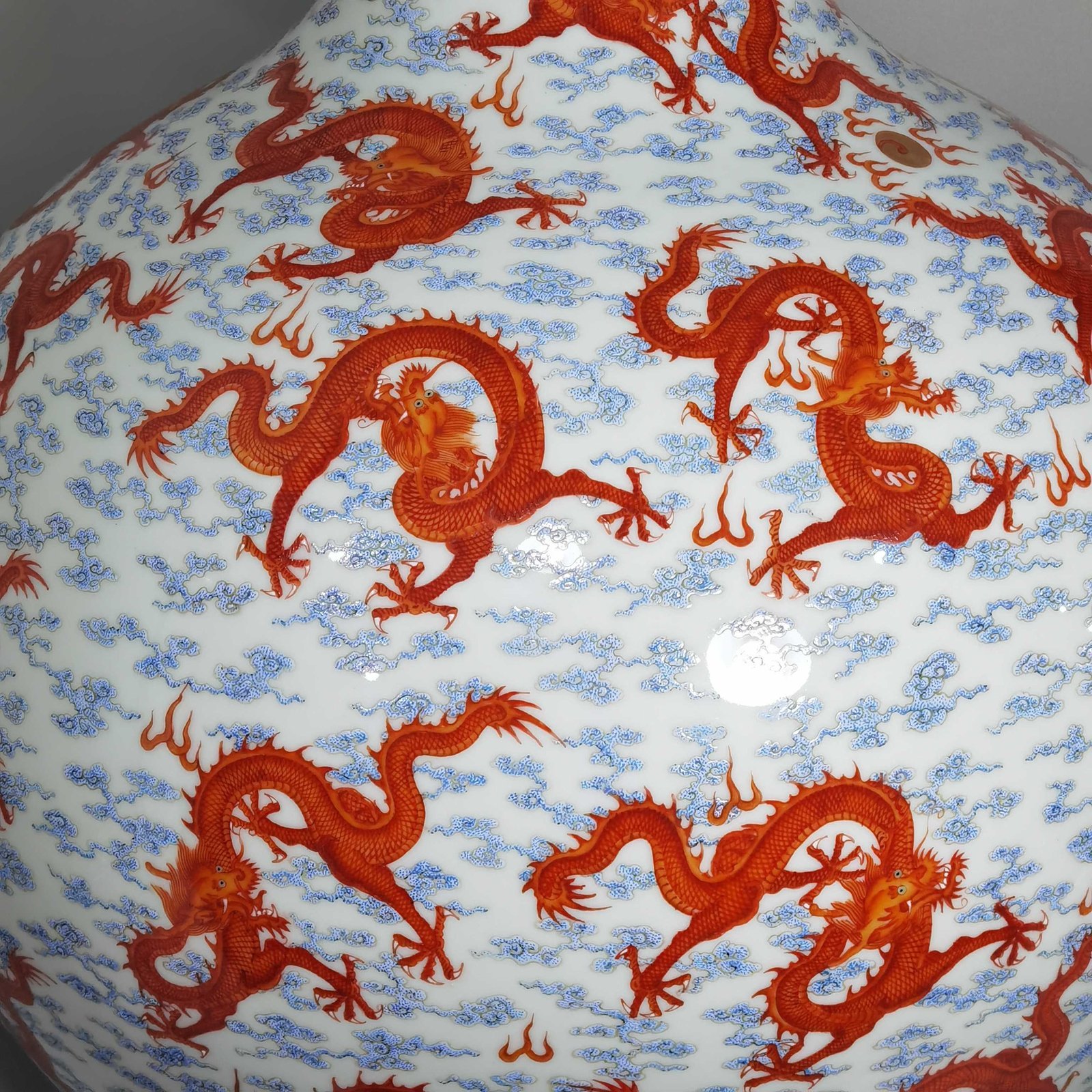 Qing Dynasty Qianlong pastel sea alum red dragon pattern celestial sphere