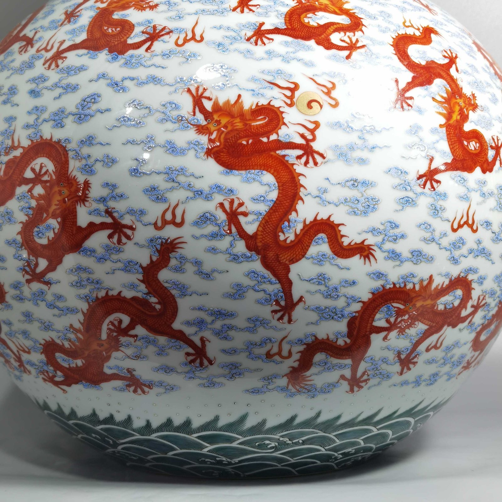 Qing Dynasty Qianlong pastel sea alum red dragon pattern celestial sphere