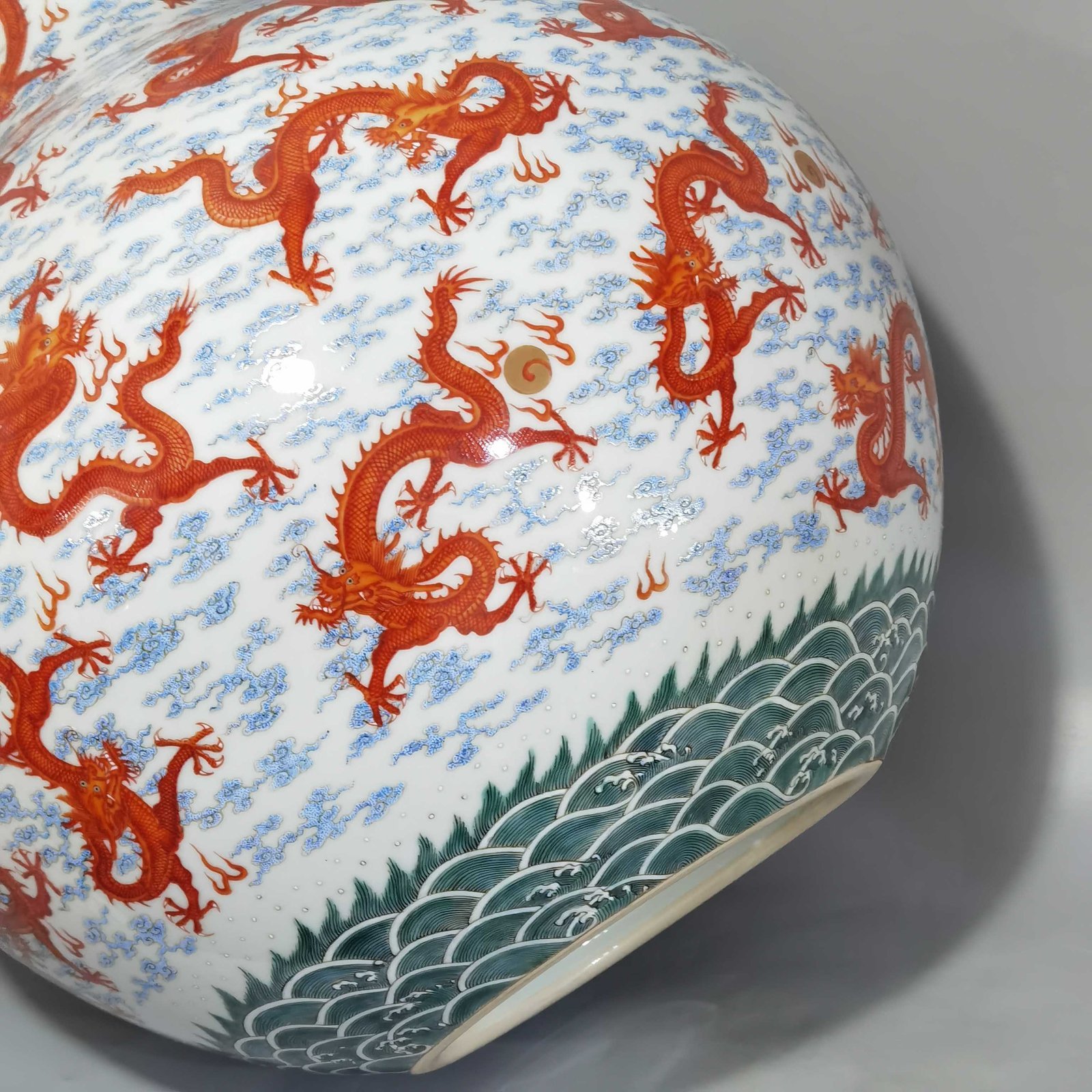 Qing Dynasty Qianlong pastel sea alum red dragon pattern celestial sphere