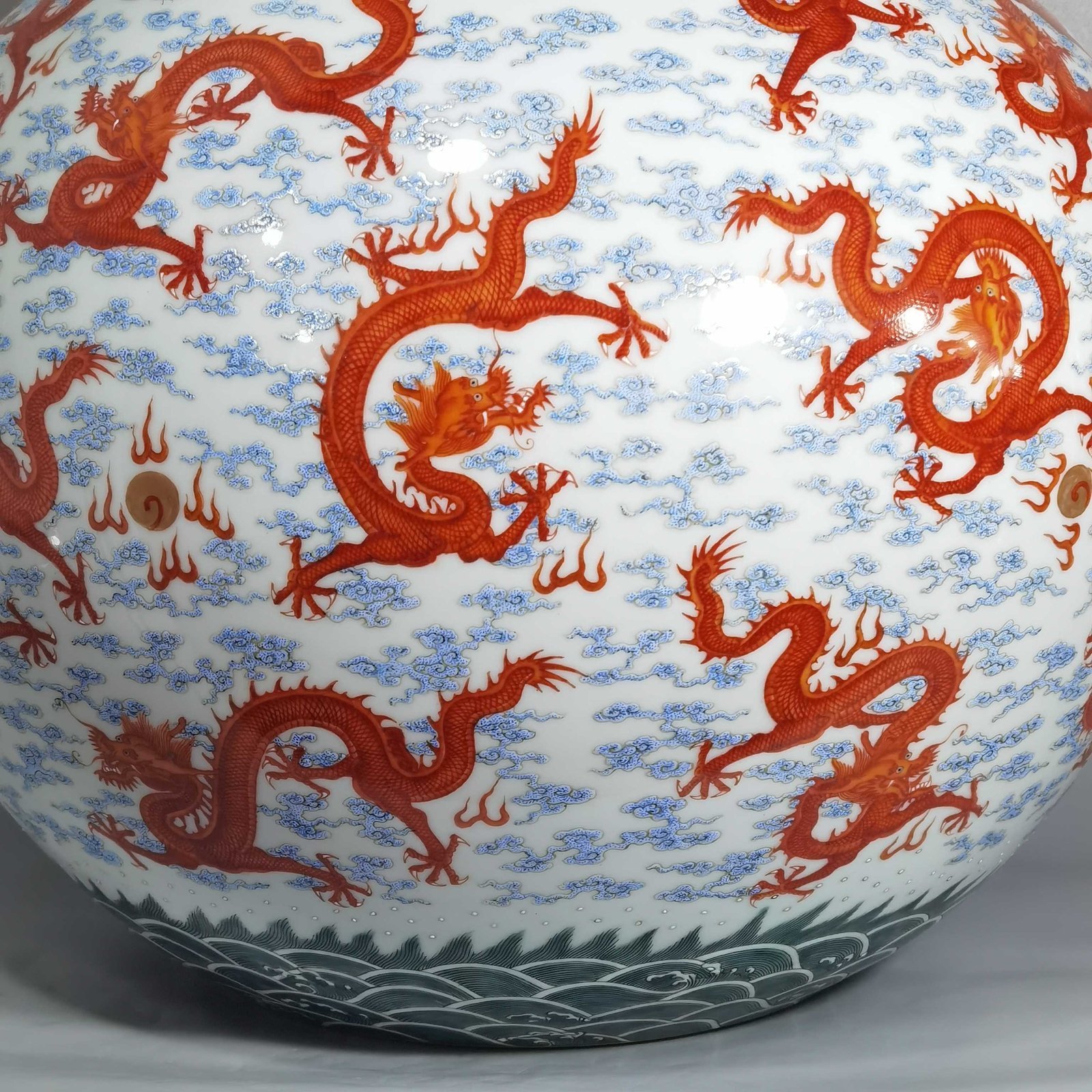 Qing Dynasty Qianlong pastel sea alum red dragon pattern celestial sphere