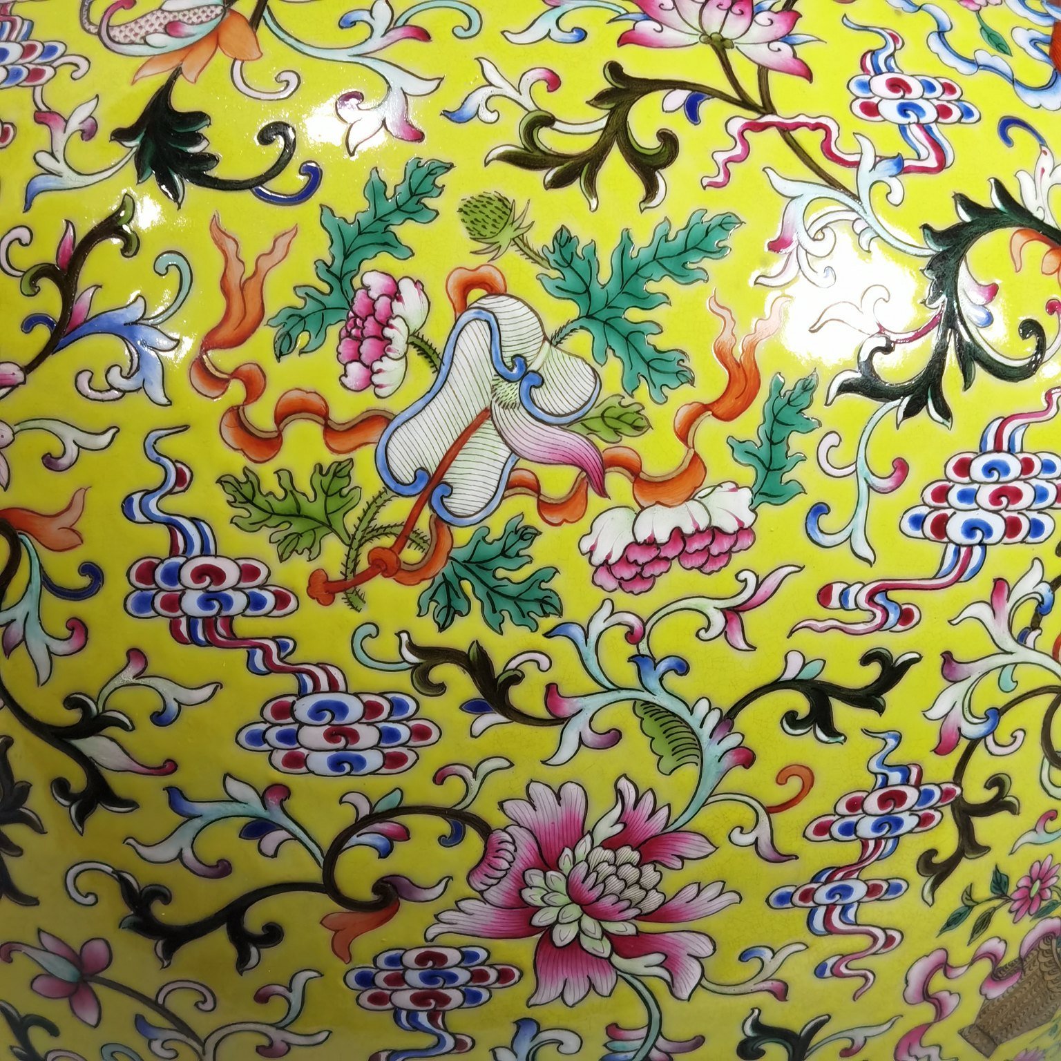 Qing Dynasty Qianlong pastel yellow ground and dark eight immortals entwining lotus vase
