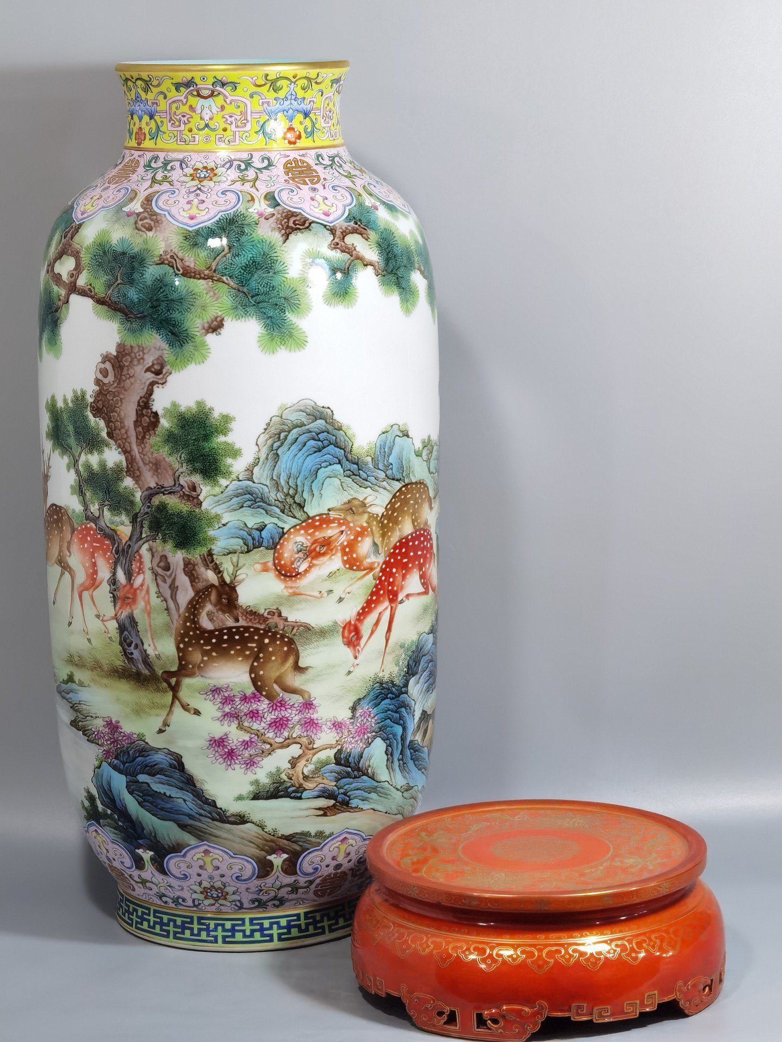Qing Dynasty Qianlong Yangcai lantern bottle with pine and deer pictures