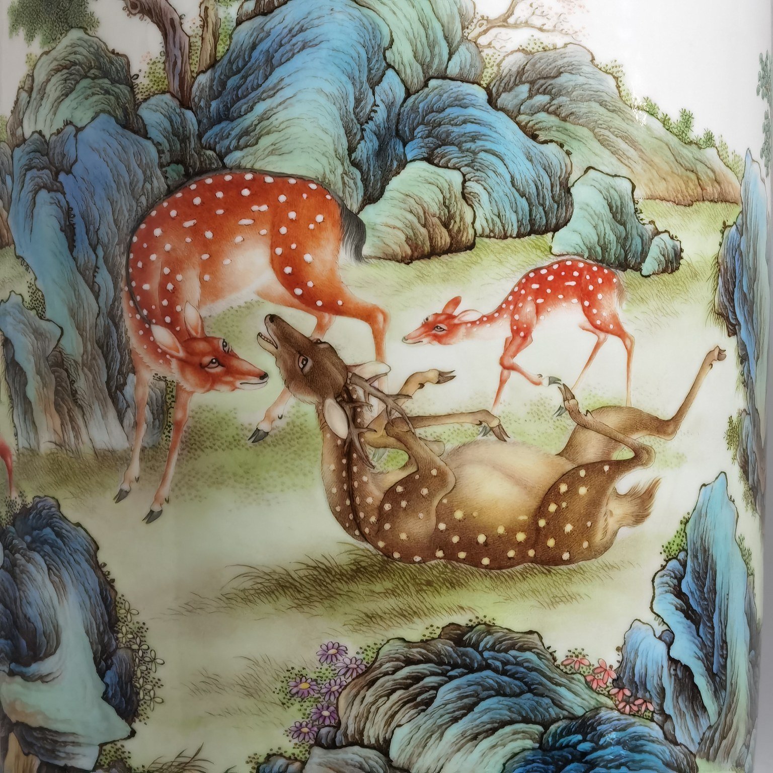Qing Dynasty Qianlong Yangcai lantern bottle with pine and deer pictures