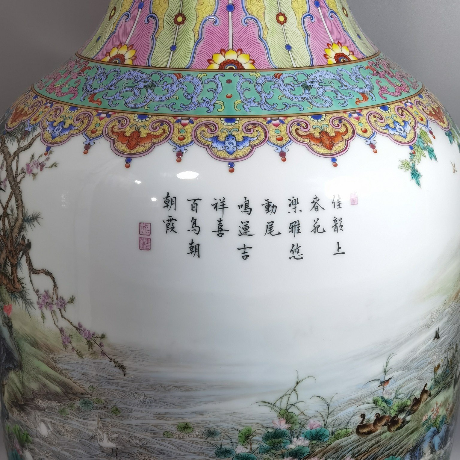 Qing Dynasty Qianlong Heavy-duty pastel vase with poems and poems on birds facing the phoenix