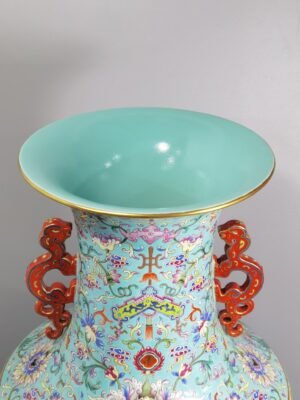 Qing Dynasty Yongzheng turquoise green land pastels large vase with chilong ears and curled mouth