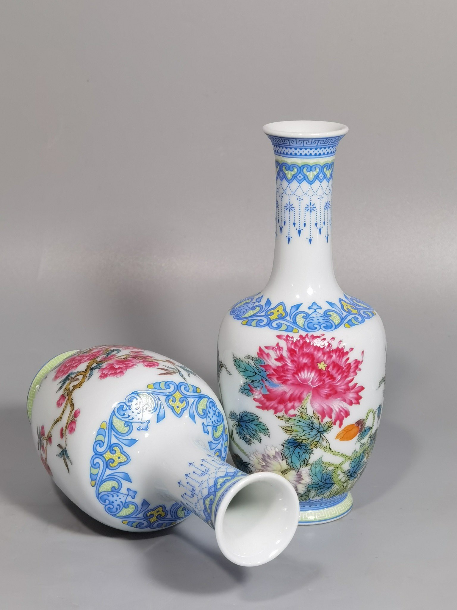 Qing Dynasty Yongzheng a set of enamel vases with twelve flower gods on top and bottom