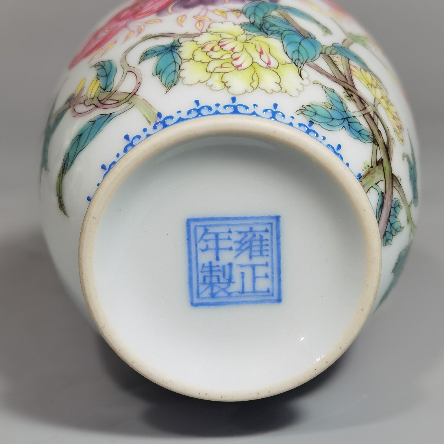 Qing Dynasty Yongzheng a set of enamel vases with twelve flower gods on top and bottom