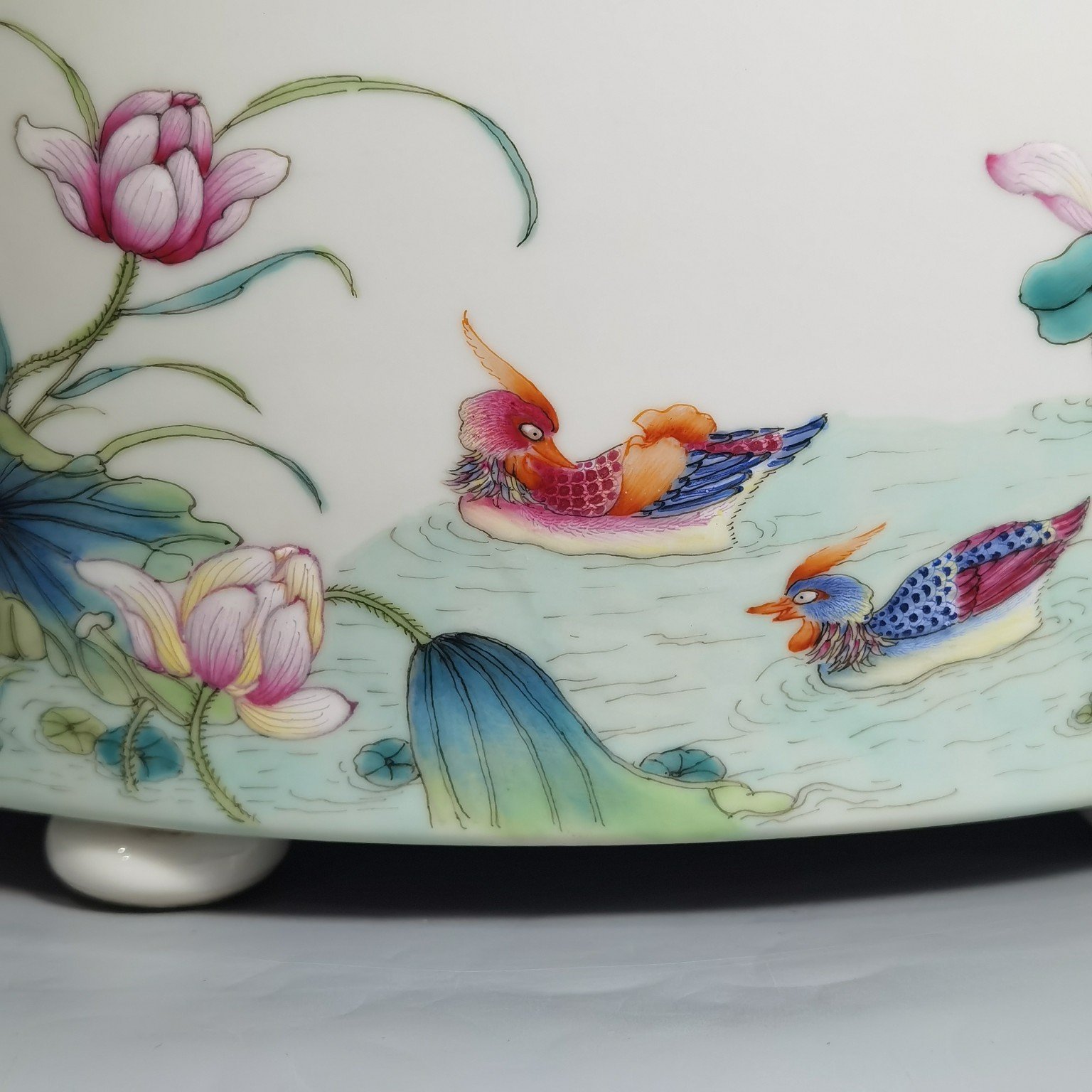 Qing Dynasty Yongzheng pastel mandarin duck lotus white dew and kingfisher high foot wash