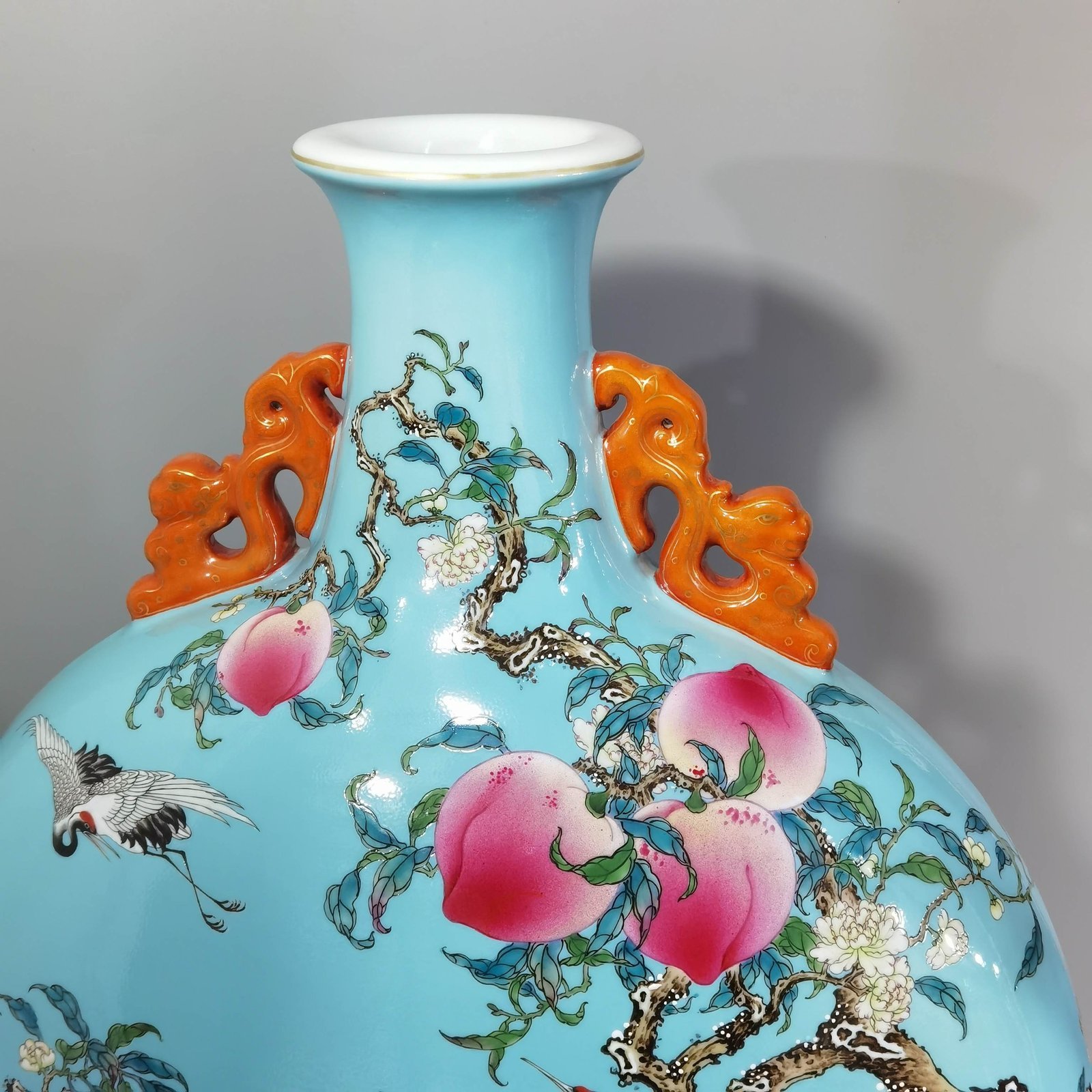 Qing Dynasty Qianlong turquoise green ground pastel double ears holding the moon flat vase