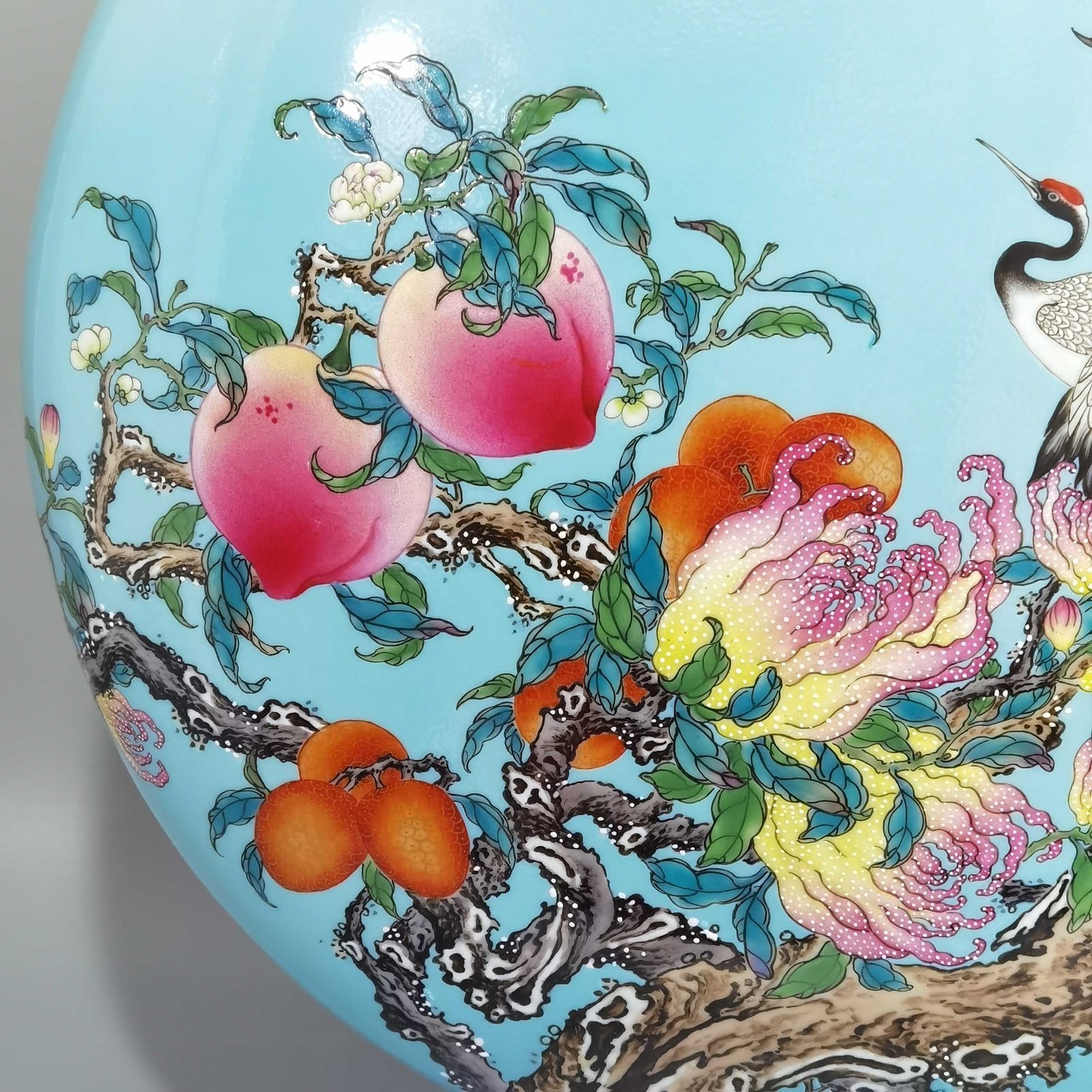 Qing Dynasty Qianlong turquoise green ground pastel double ears holding the moon flat vase
