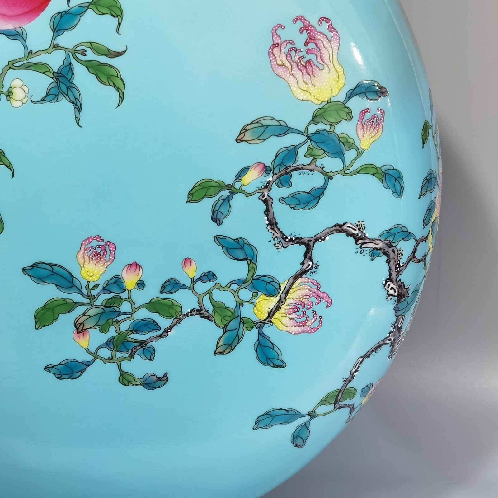 Qing Dynasty Qianlong turquoise green ground pastel double ears holding the moon flat vase
