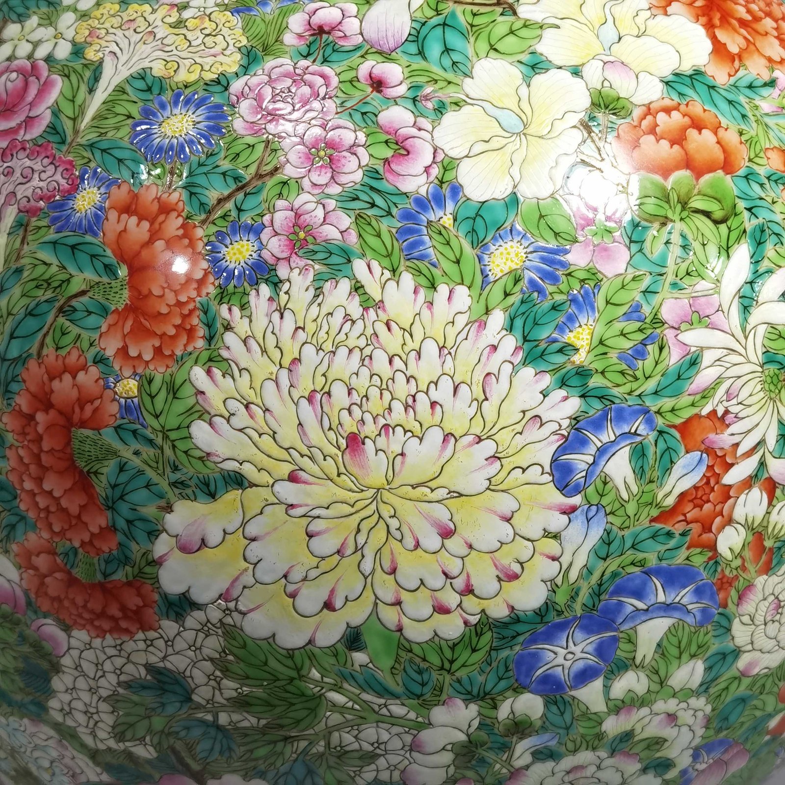 Qing Dynasty Qianlong The size of the Daji Zun with Yangcai and Ten Thousand Flowers