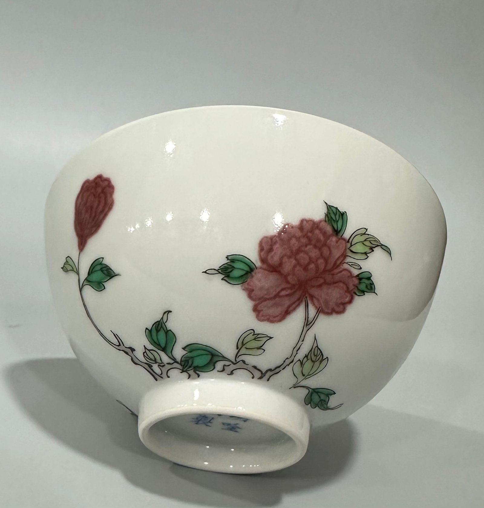 Oing Dynasty Yongzheng Langmei Pavilion modelOing red cup with colorful floral patterns