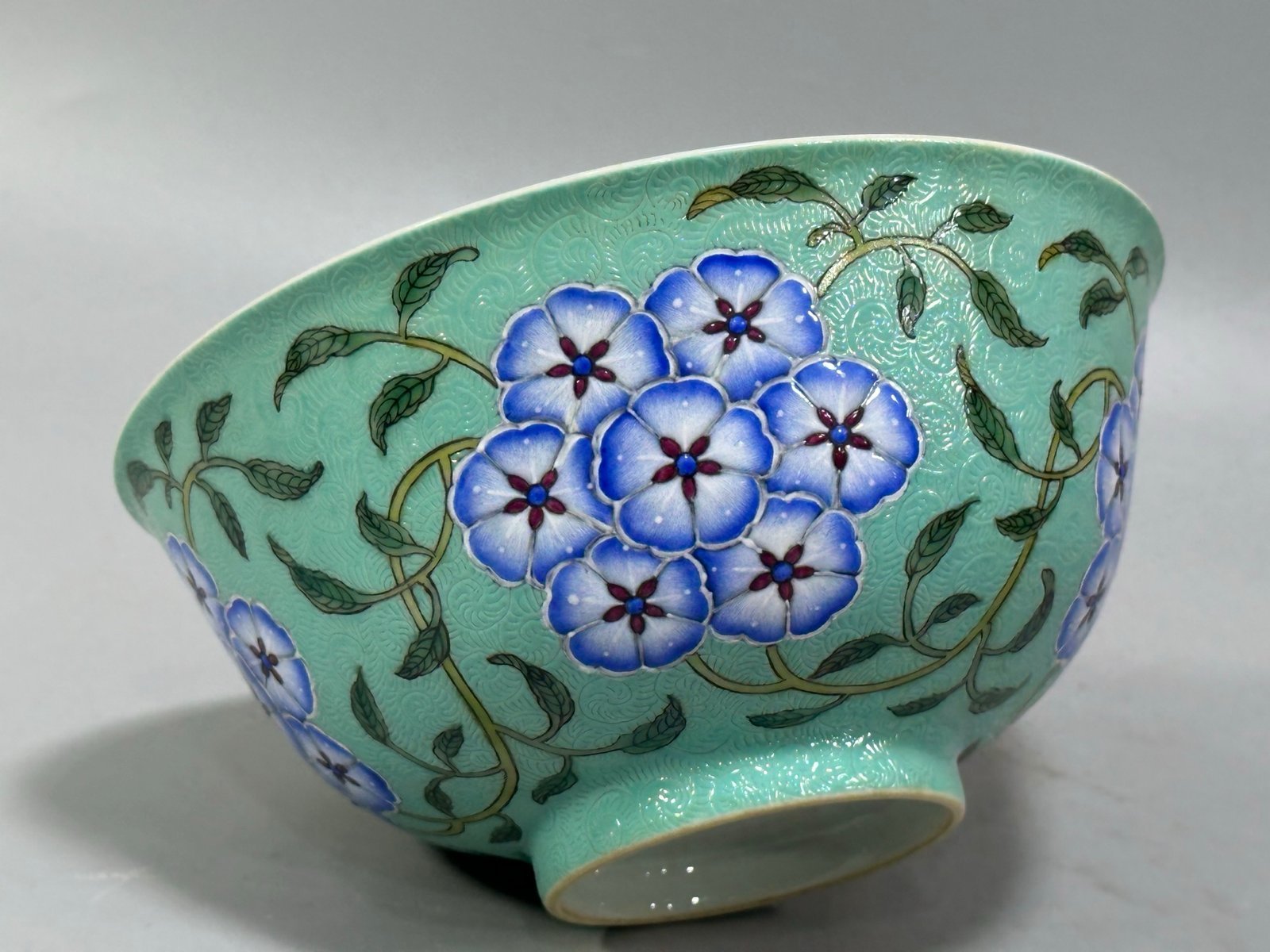 Oing Dynasty Yongzhengturquoise green flower-patterned bowl
