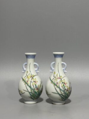 Oing Dynasty Yongzheng year enamel orchid poetry amphora