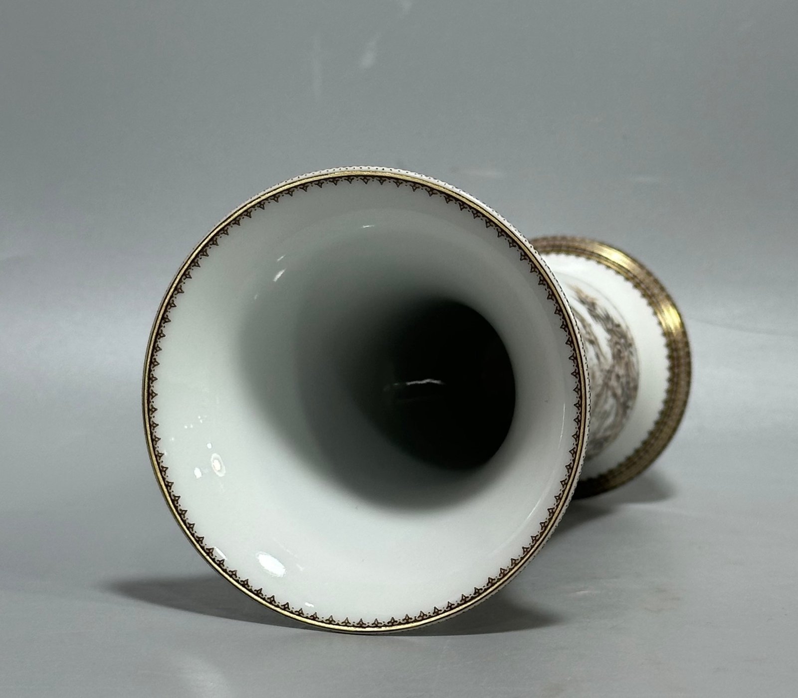 Oing Dynasty Yongzheng year enamel vase with gold and ink colors bamboo and plum pattern