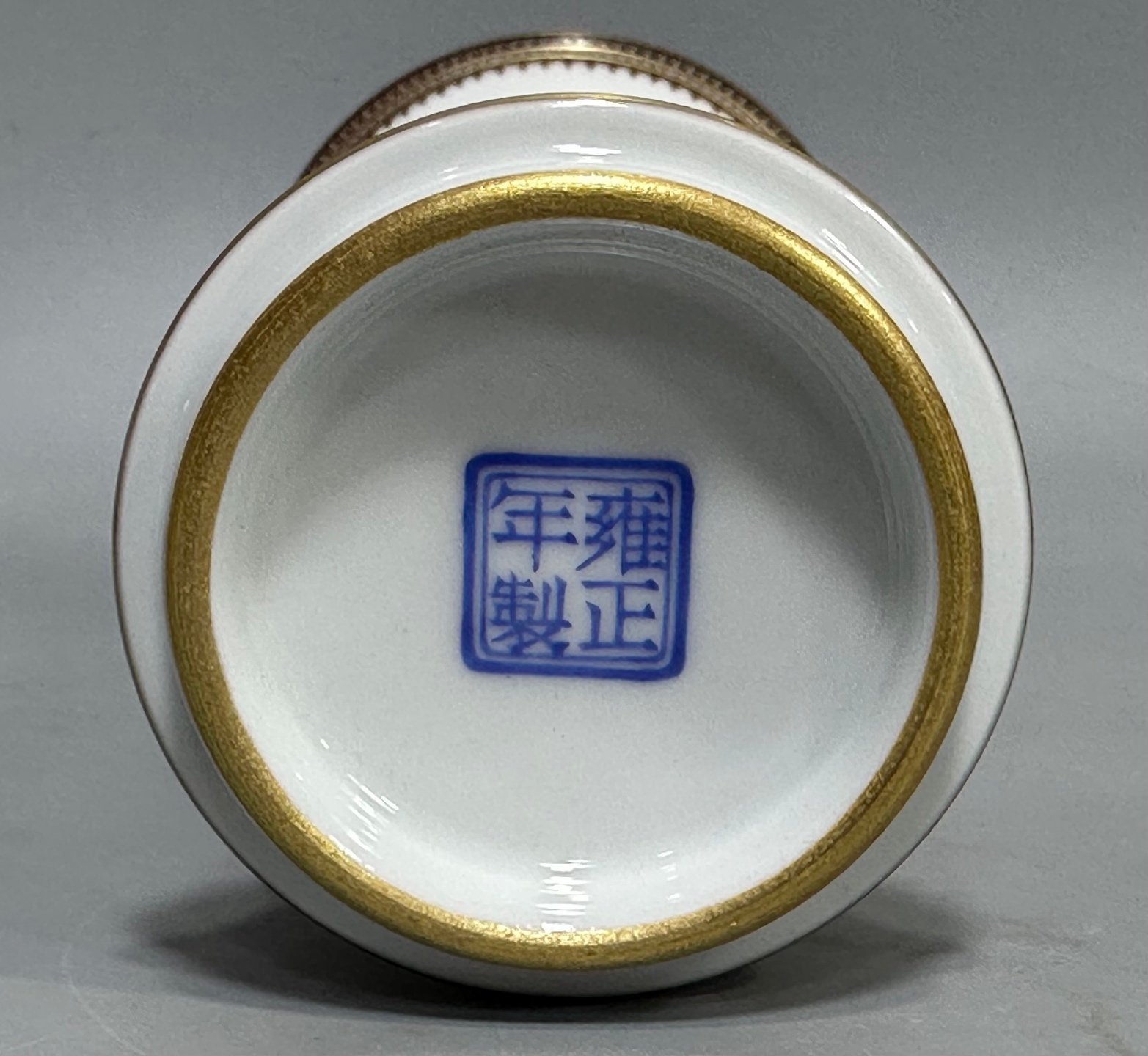 Oing Dynasty Yongzheng year enamel vase with gold and ink colors bamboo and plum pattern