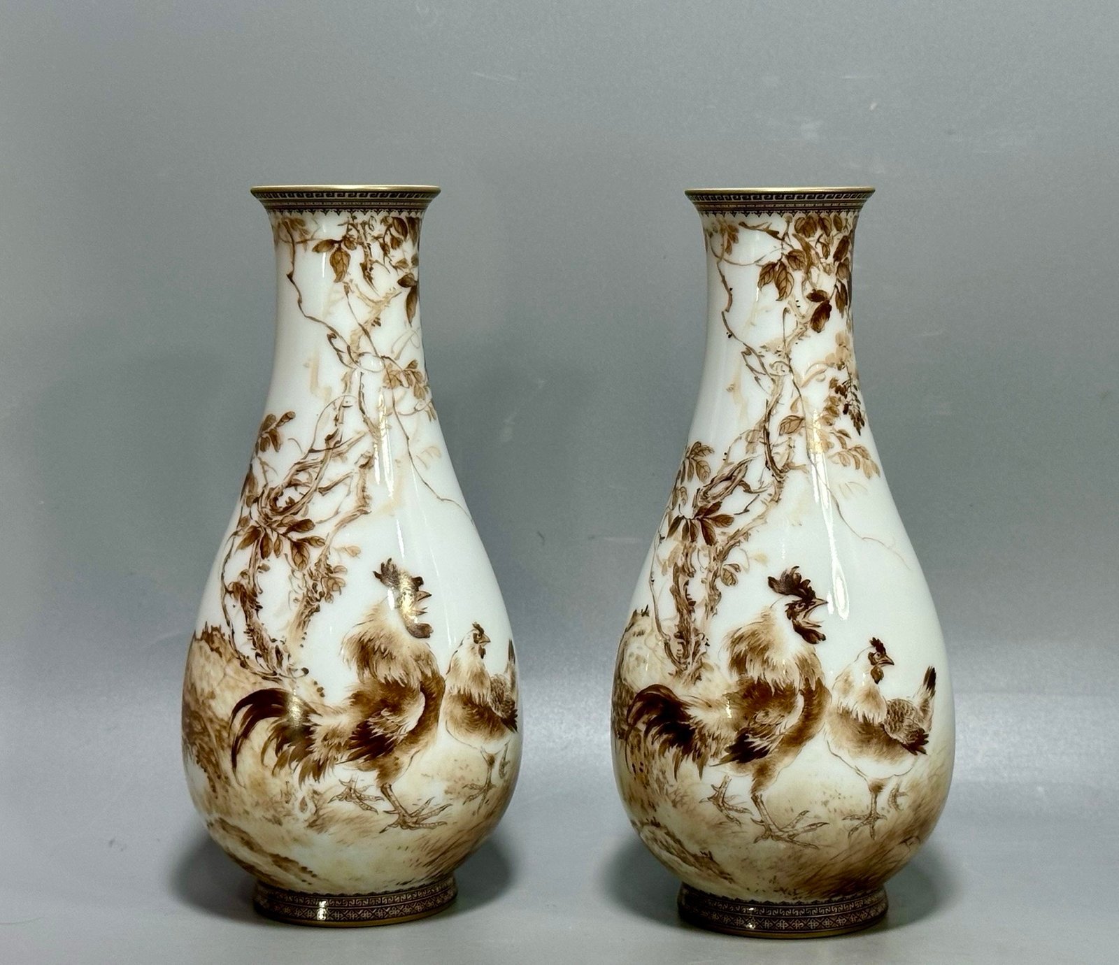 Oing Dynasty Yongzheng year enamel vase with gold and ink colors depicting flowers and birds