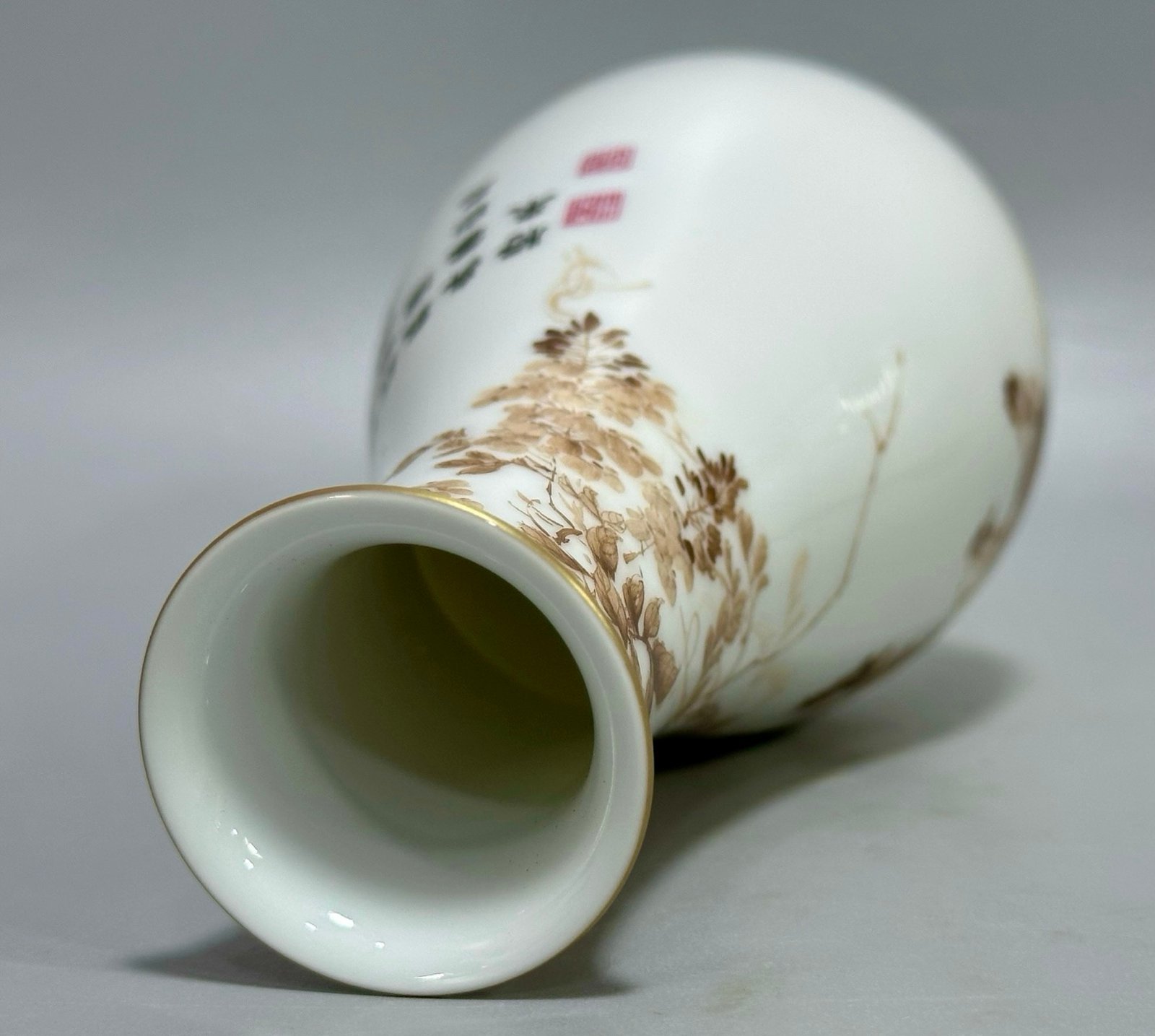 Oing Dynasty Yongzheng year enamel vase with gold and ink colors depicting flowers and birds
