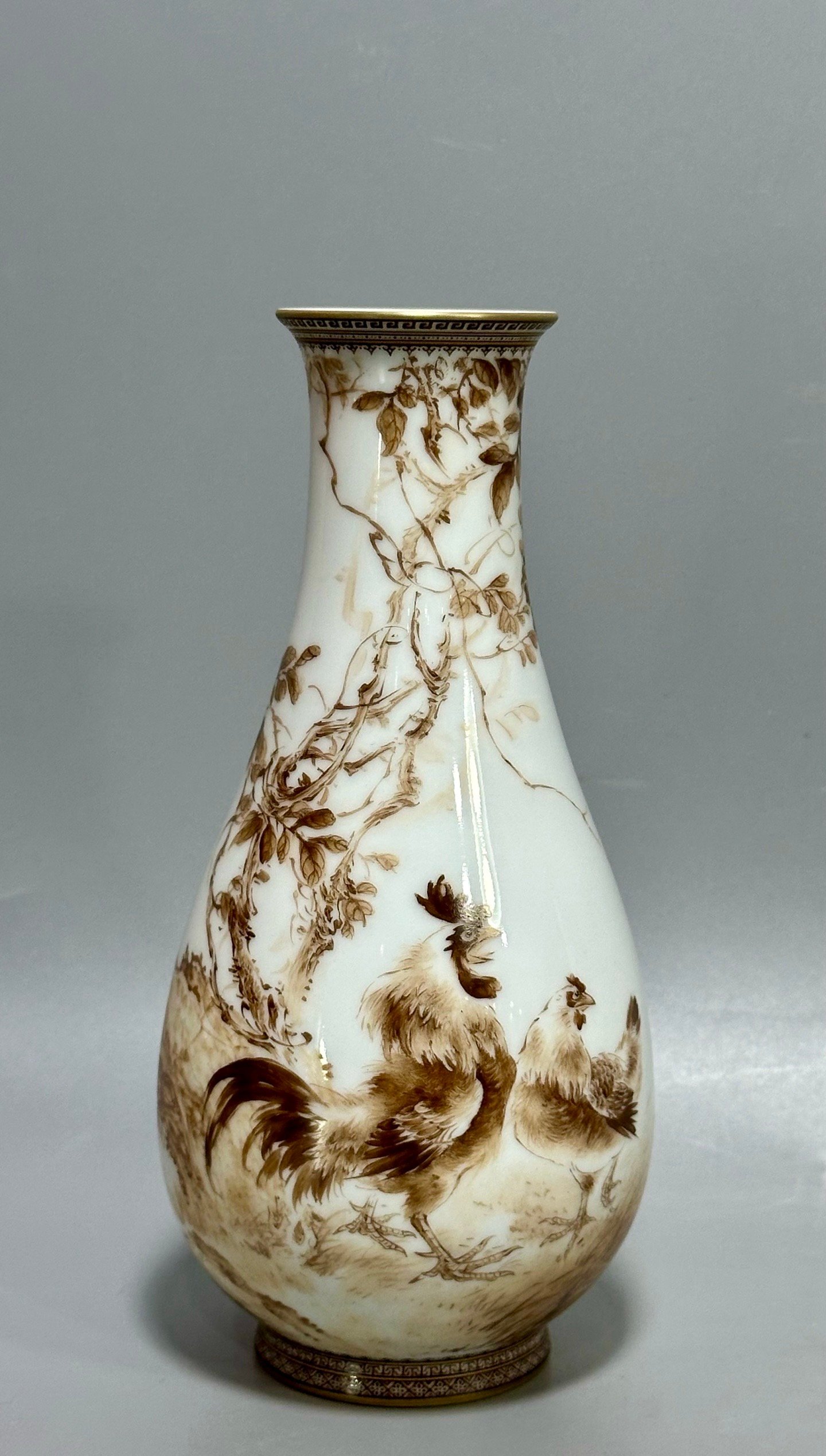 Oing Dynasty Yongzheng year enamel vase with gold and ink colors depicting flowers and birds
