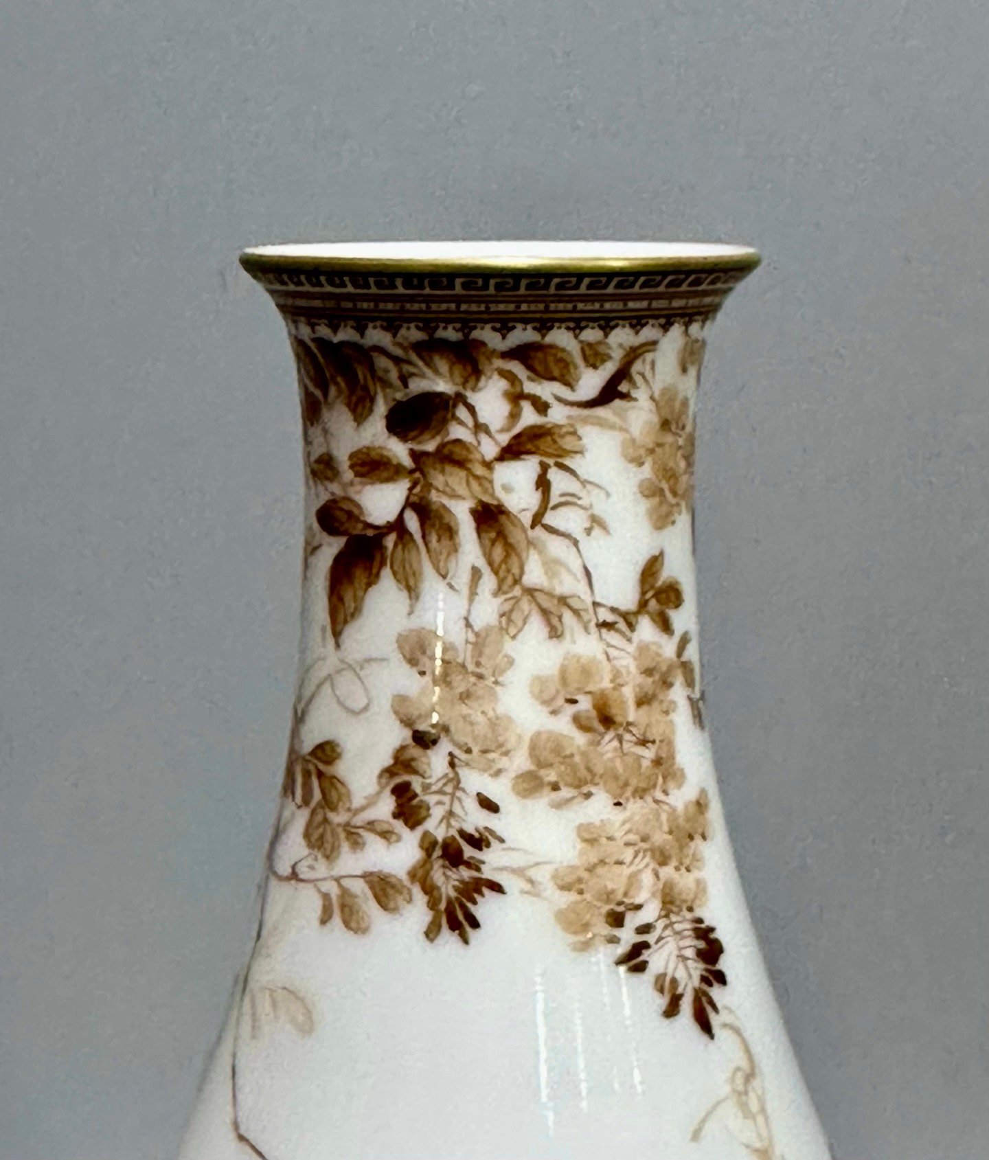Oing Dynasty Yongzheng year enamel vase with gold and ink colors depicting flowers and birds