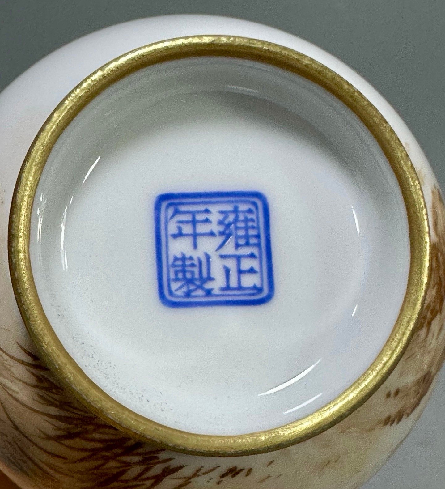 Oing Dynasty Yongzheng year enamel vase with gold and ink colors depicting flowers and birds