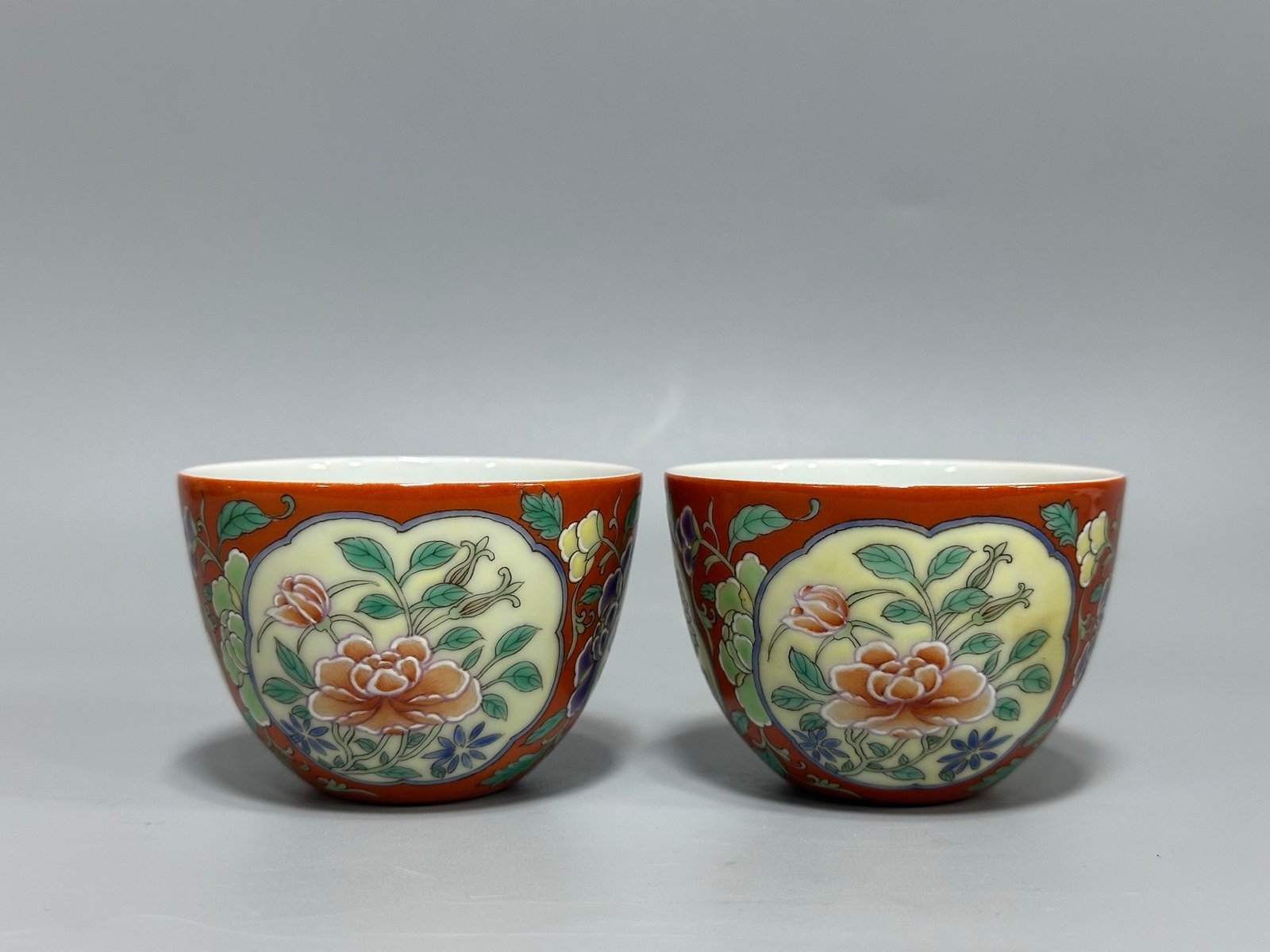Oing Dynasty Yongzheng year enamel and vitriol red flower cup
