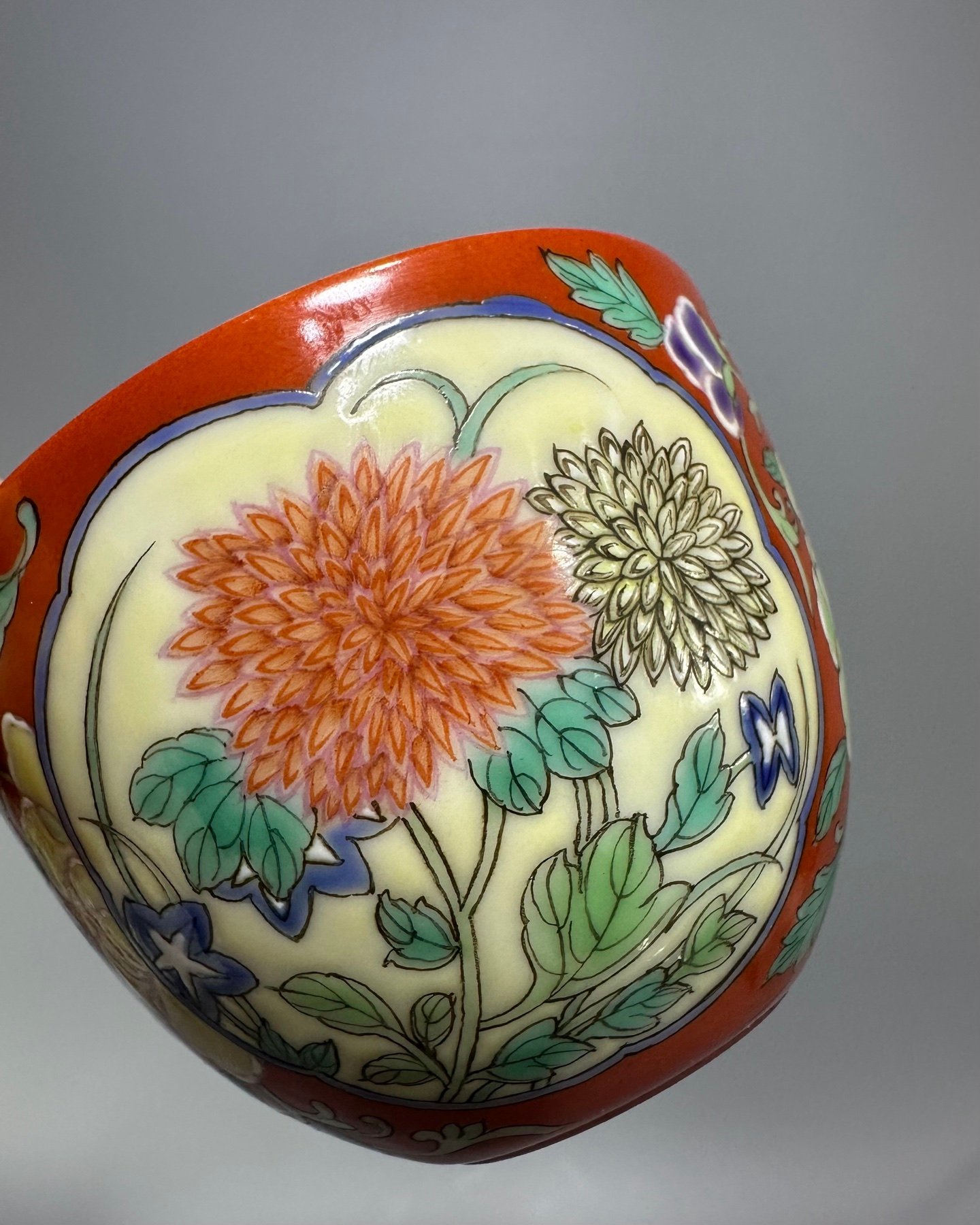 Oing Dynasty Yongzheng year enamel and vitriol red flower cup