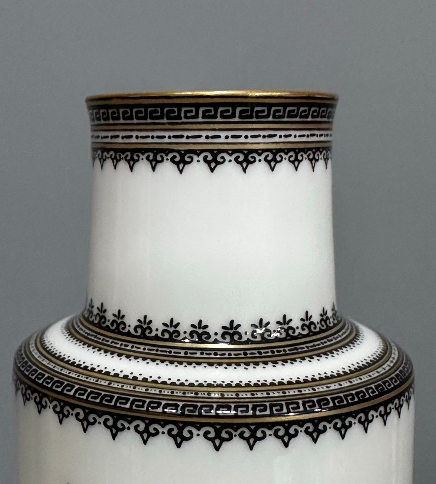 Oing Dynasty Yongzheng year enamel flower vase