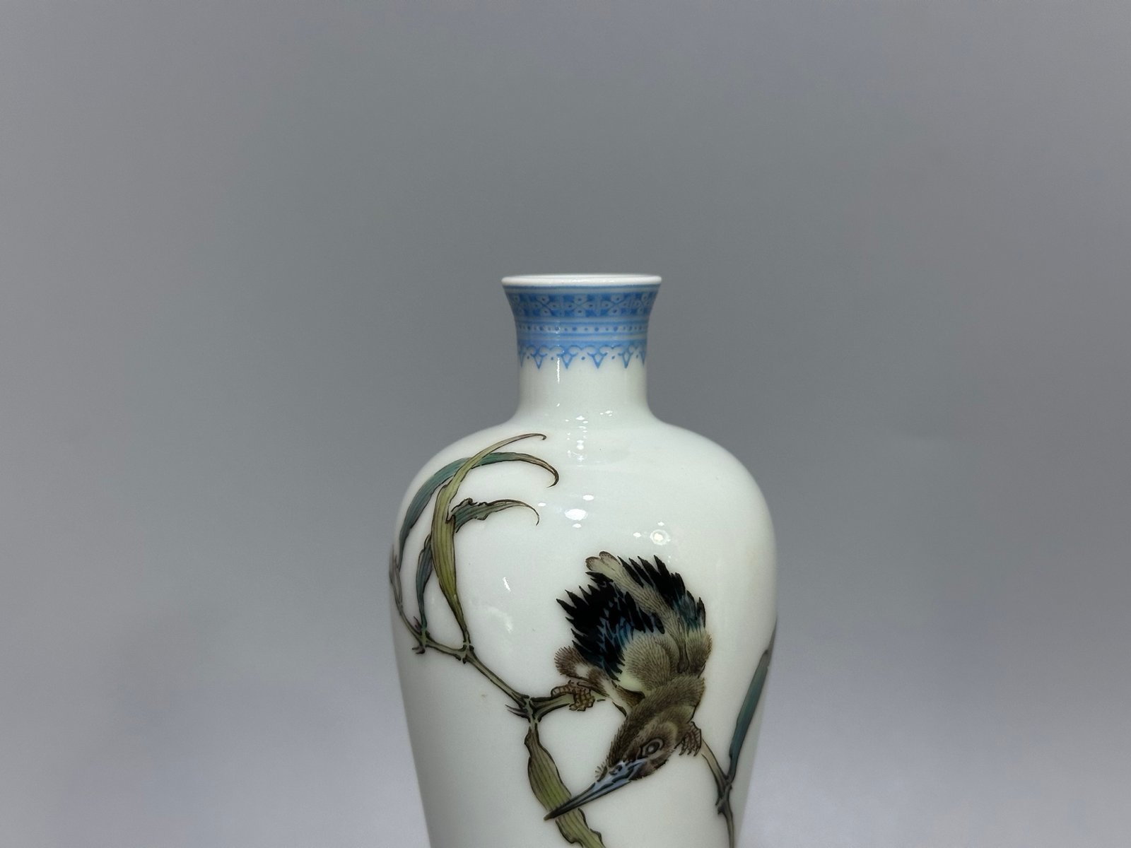 Oing Dynasty Yongzheng year enamel flower and bird pattern vase