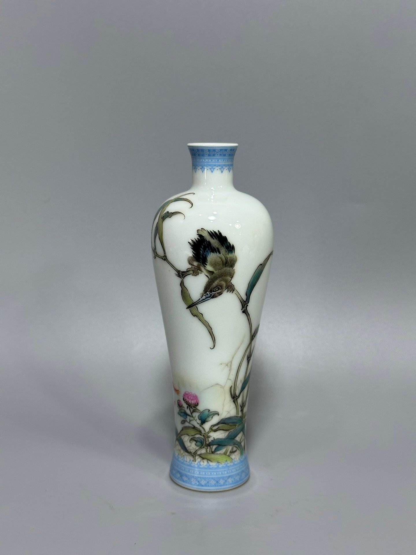 Oing Dynasty Yongzheng year enamel flower and bird pattern vase