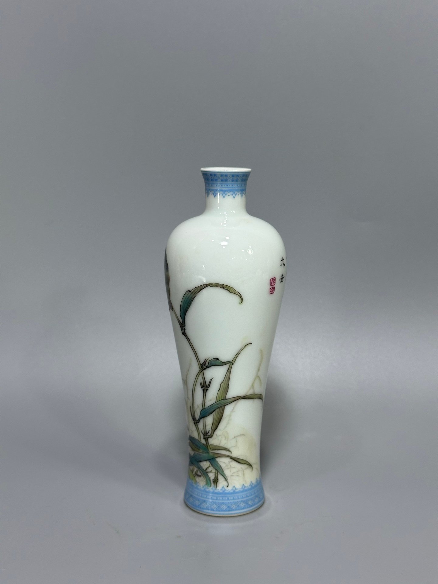 Oing Dynasty Yongzheng year enamel flower and bird pattern vase