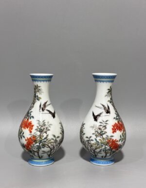 Oing Dynasty Yongzheng year enamel vase with flower and bird poetry patterns