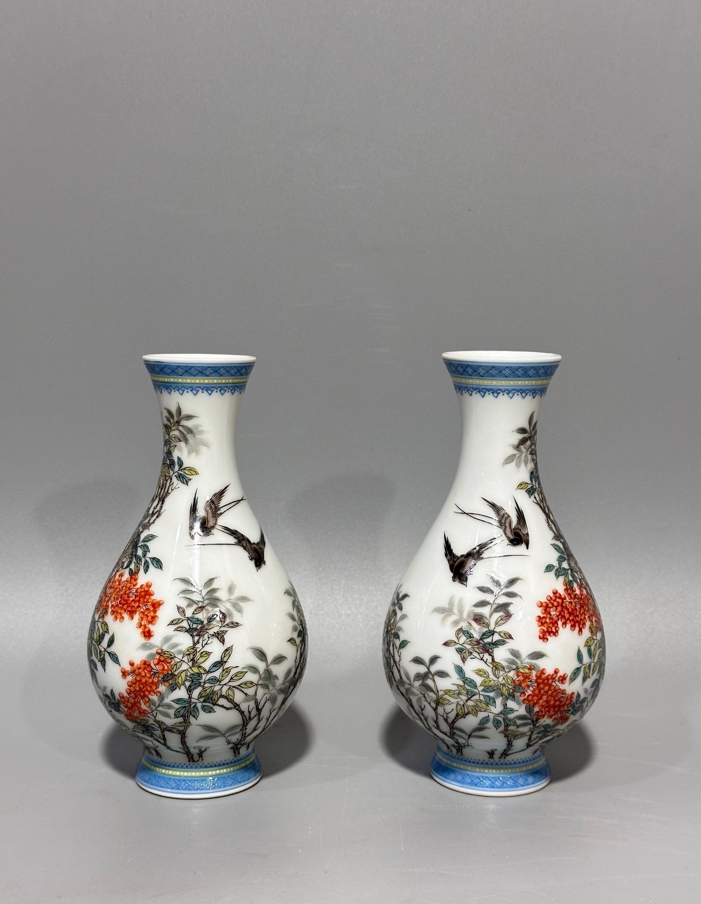 Oing Dynasty Yongzheng year enamel vase with flower and bird poetry patterns