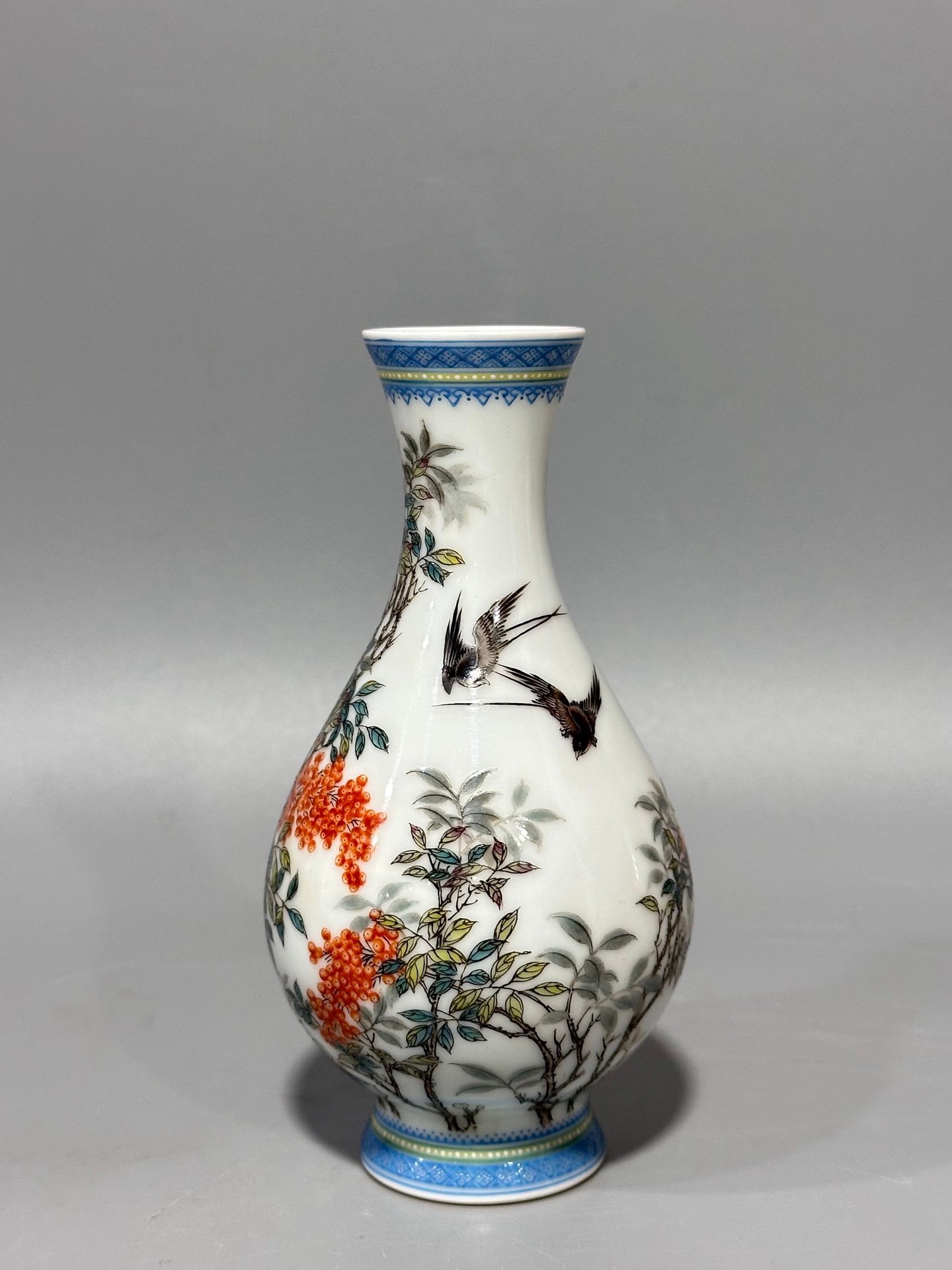 Oing Dynasty Yongzheng year enamel vase with flower and bird poetry patterns