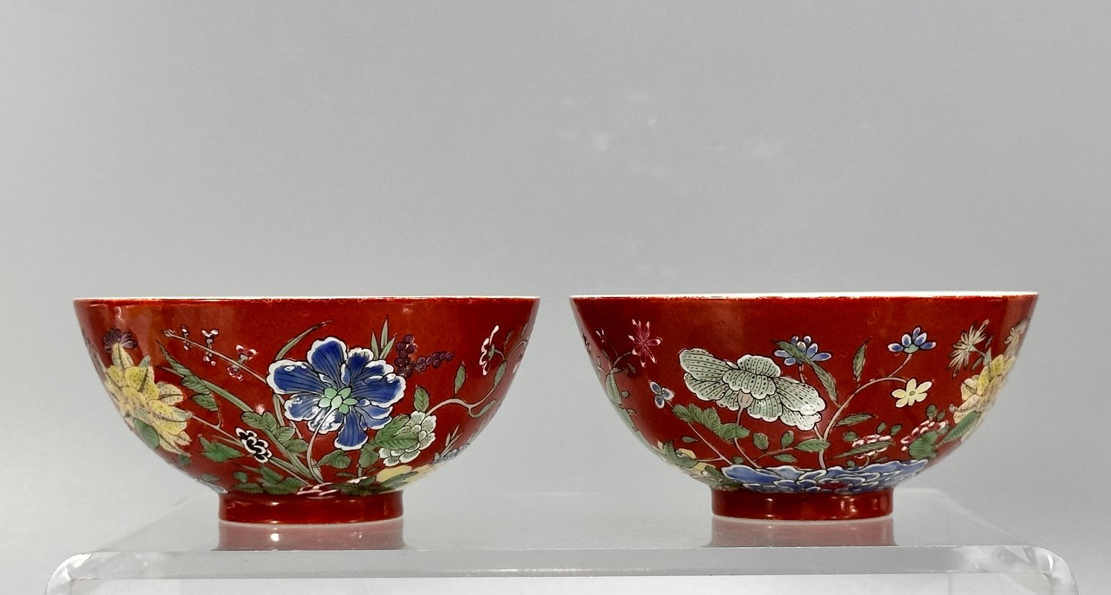 Oing Dynasty Yongzheng year alum red enamel bowl with floral pattern