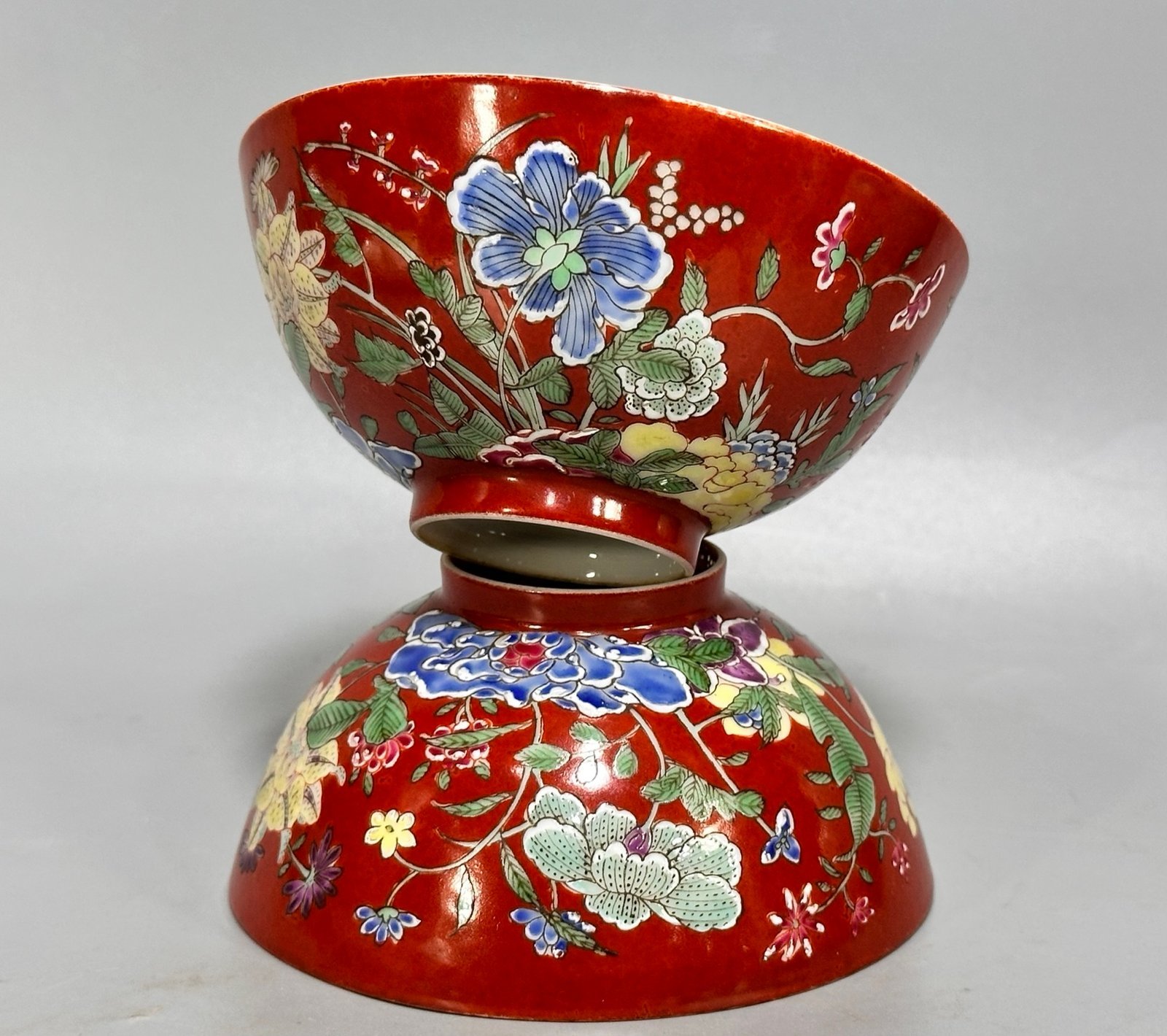 Oing Dynasty Yongzheng year alum red enamel bowl with floral pattern