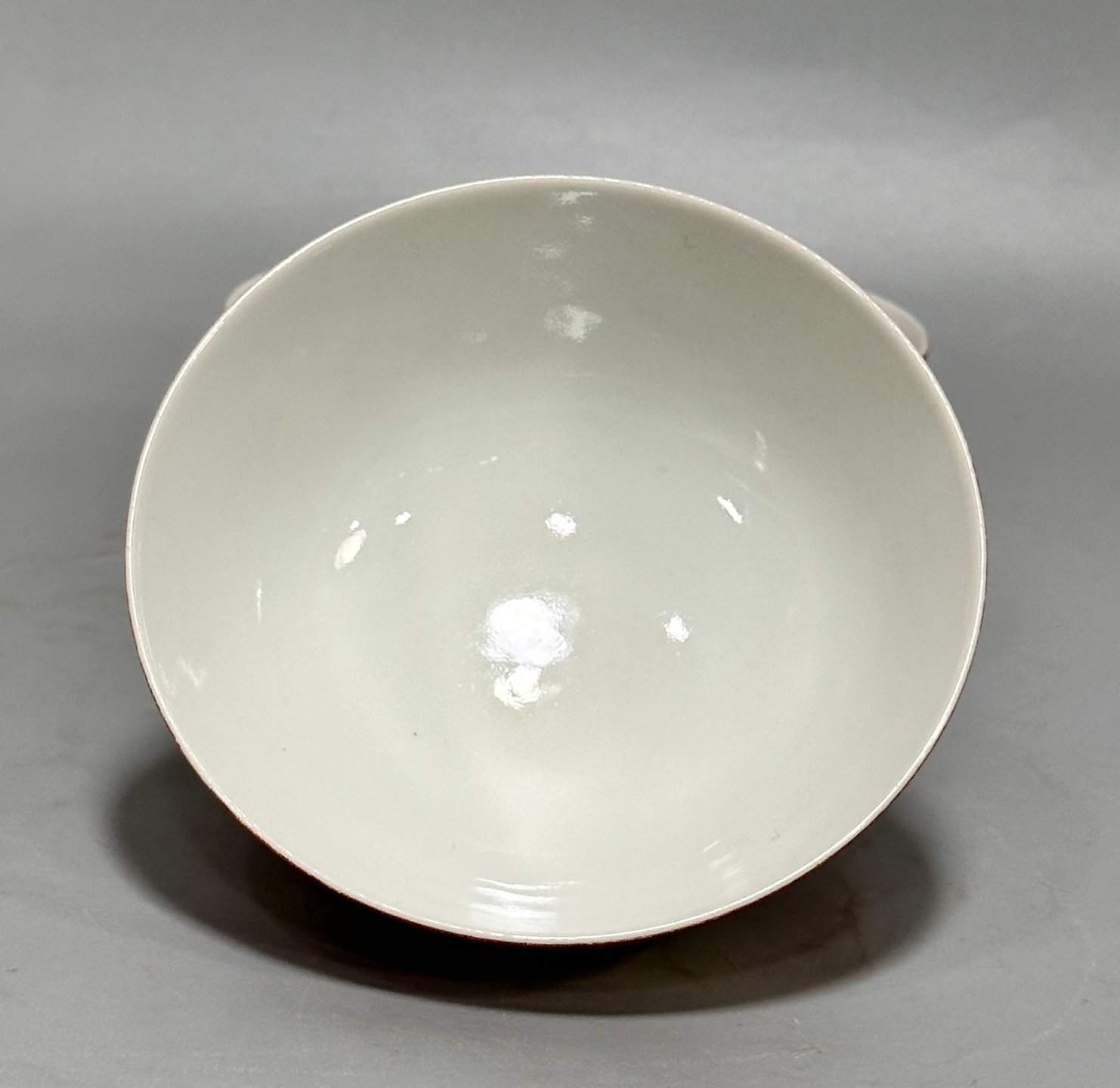 Oing Dynasty Yongzheng year alum red enamel bowl with floral pattern