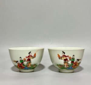 Oing Dynasty Yongzhengthis bowl is pastel colors with immortals celebrating