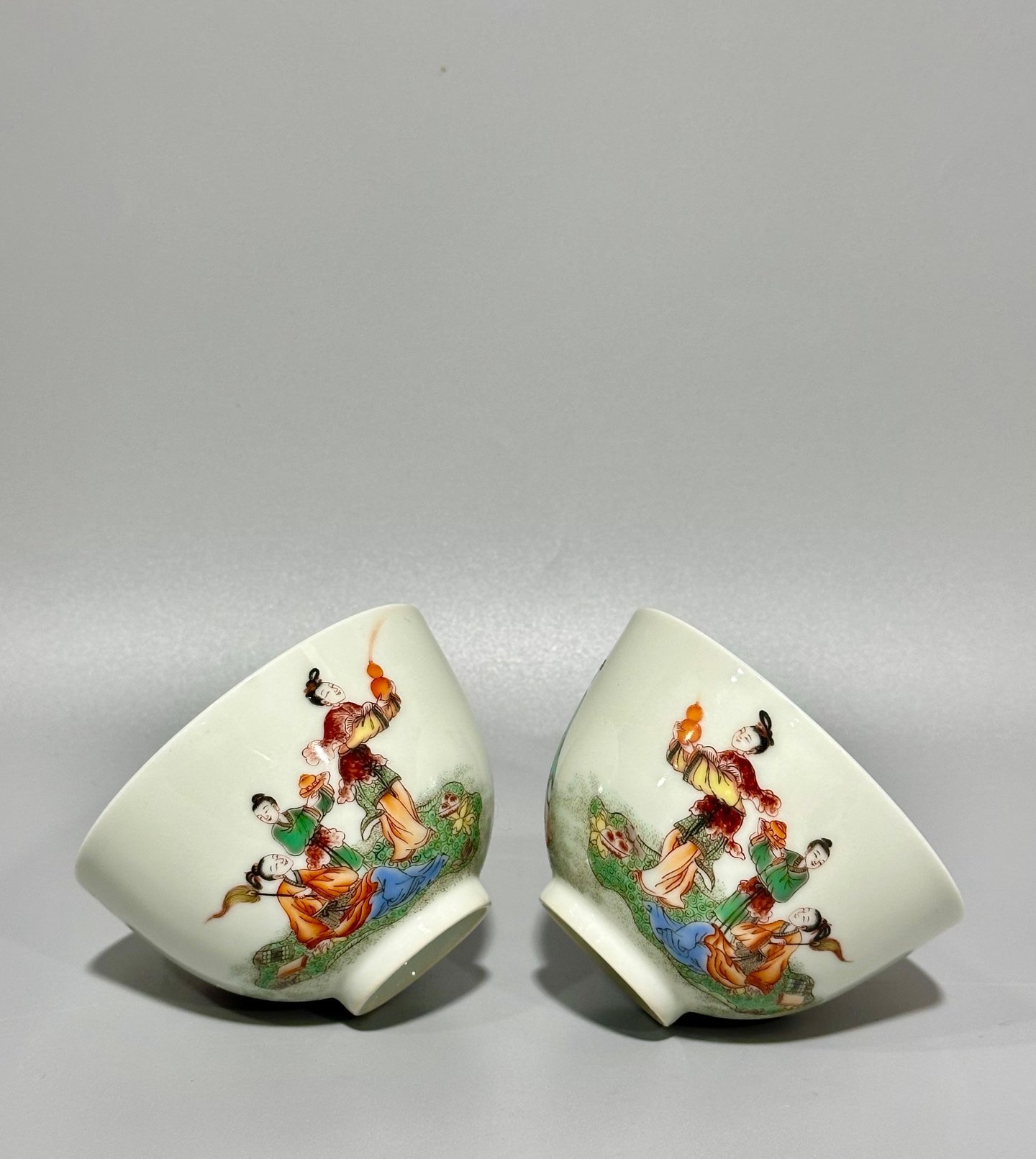 Oing Dynasty Yongzhengthis bowl is pastel colors with immortals celebrating
